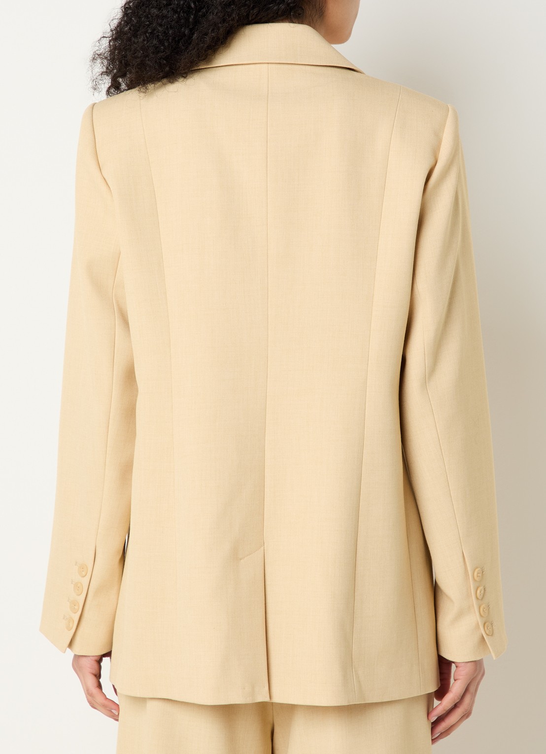 Gestuz GZstacy blazer met schoudervulling en klepzakken - achterkant beige