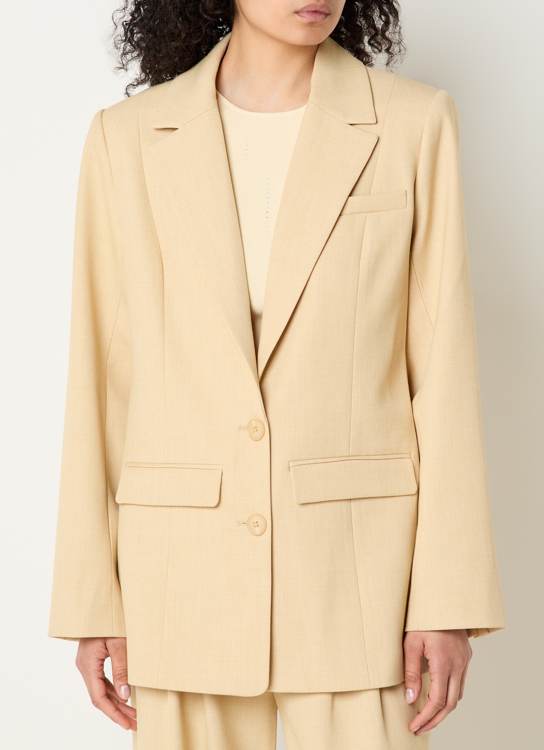 Gestuz GZstacy blazer met schoudervulling en klepzakken - detail 2 beige