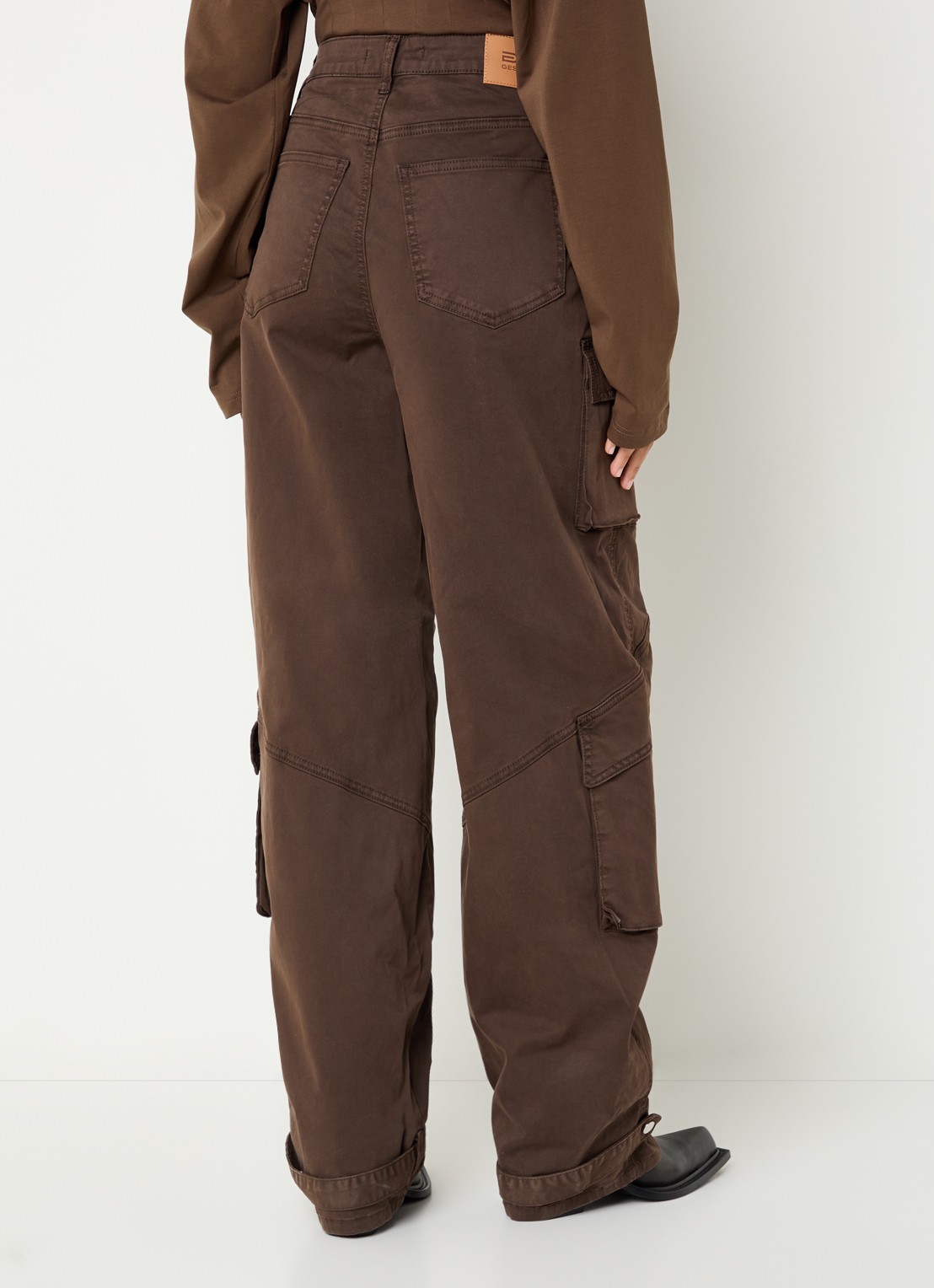 Gestuz High waist loose fit cargobroek met klepzakken - achterkant 4 bruin