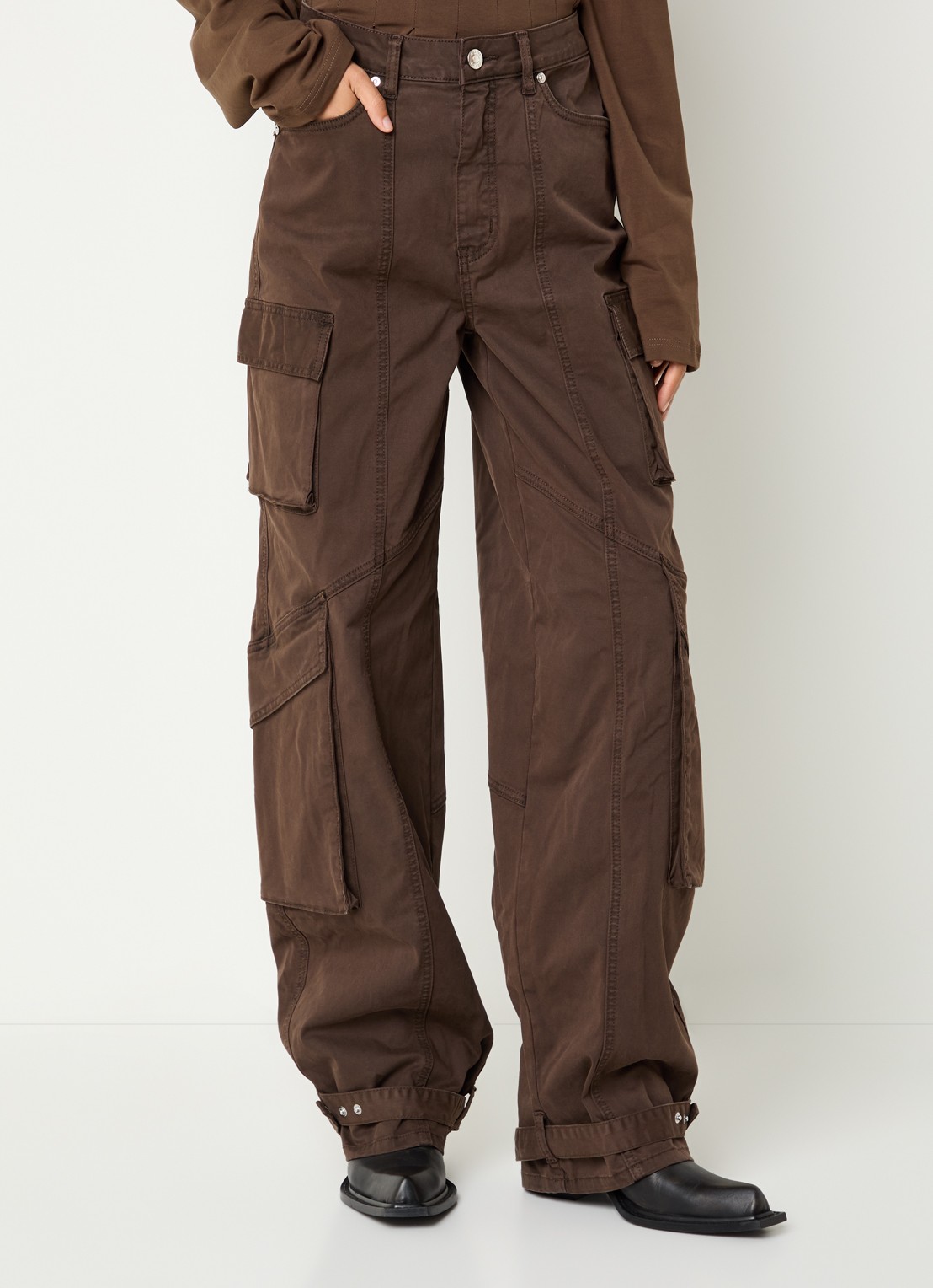 Gestuz High waist loose fit cargobroek met klepzakken - detail 3 bruin