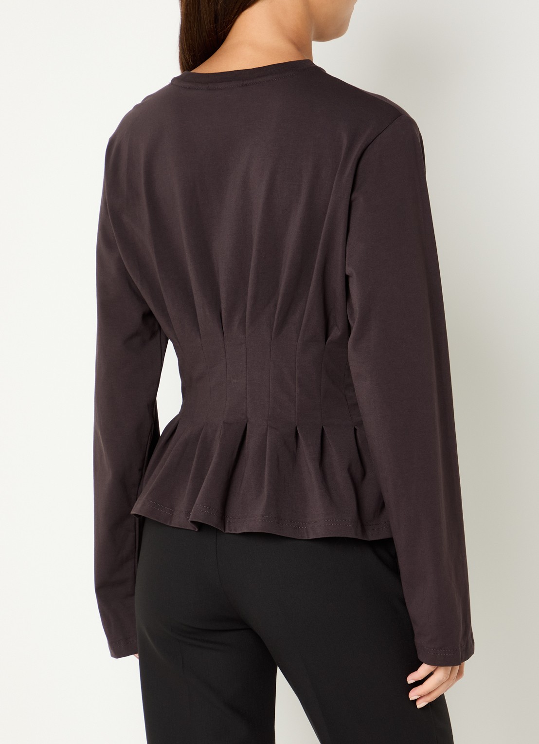 Gestuz Inez longsleeve met plissé - achterkant aubergine
