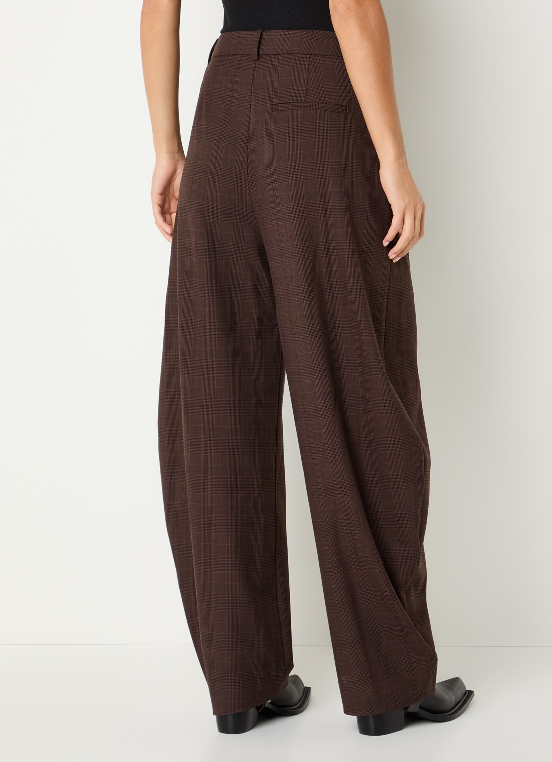 Gestuz Lavana high waist wide fit pantalon met ruitdessin - achterkant bruin