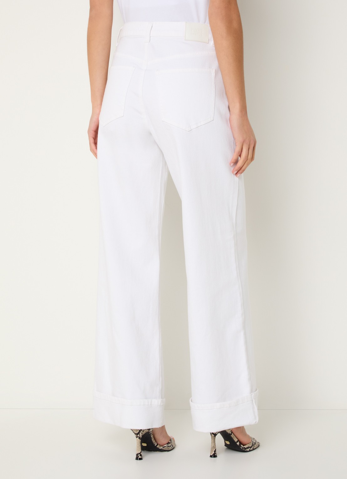Gestuz Livia high waist loose fit jeans met gekleurde wassing - achterkant wit