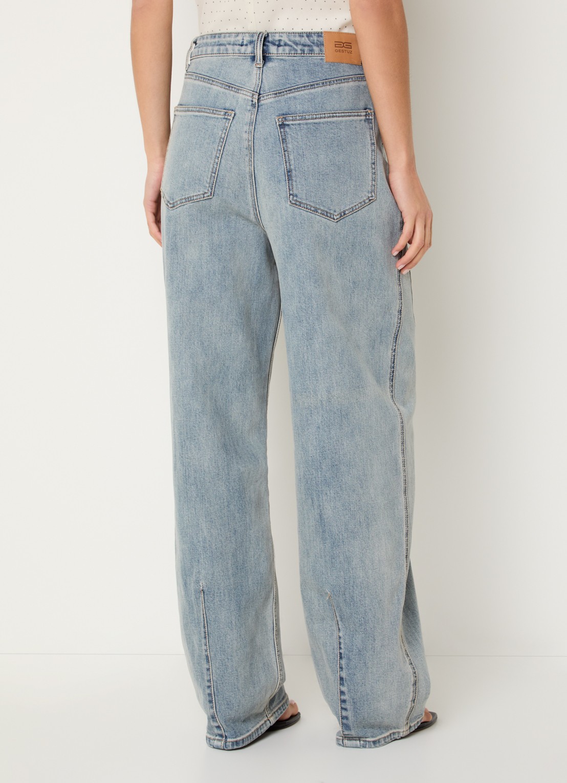Gestuz Noma high waist loose fit jeans met lichte wassing - achterkant 5 indigo