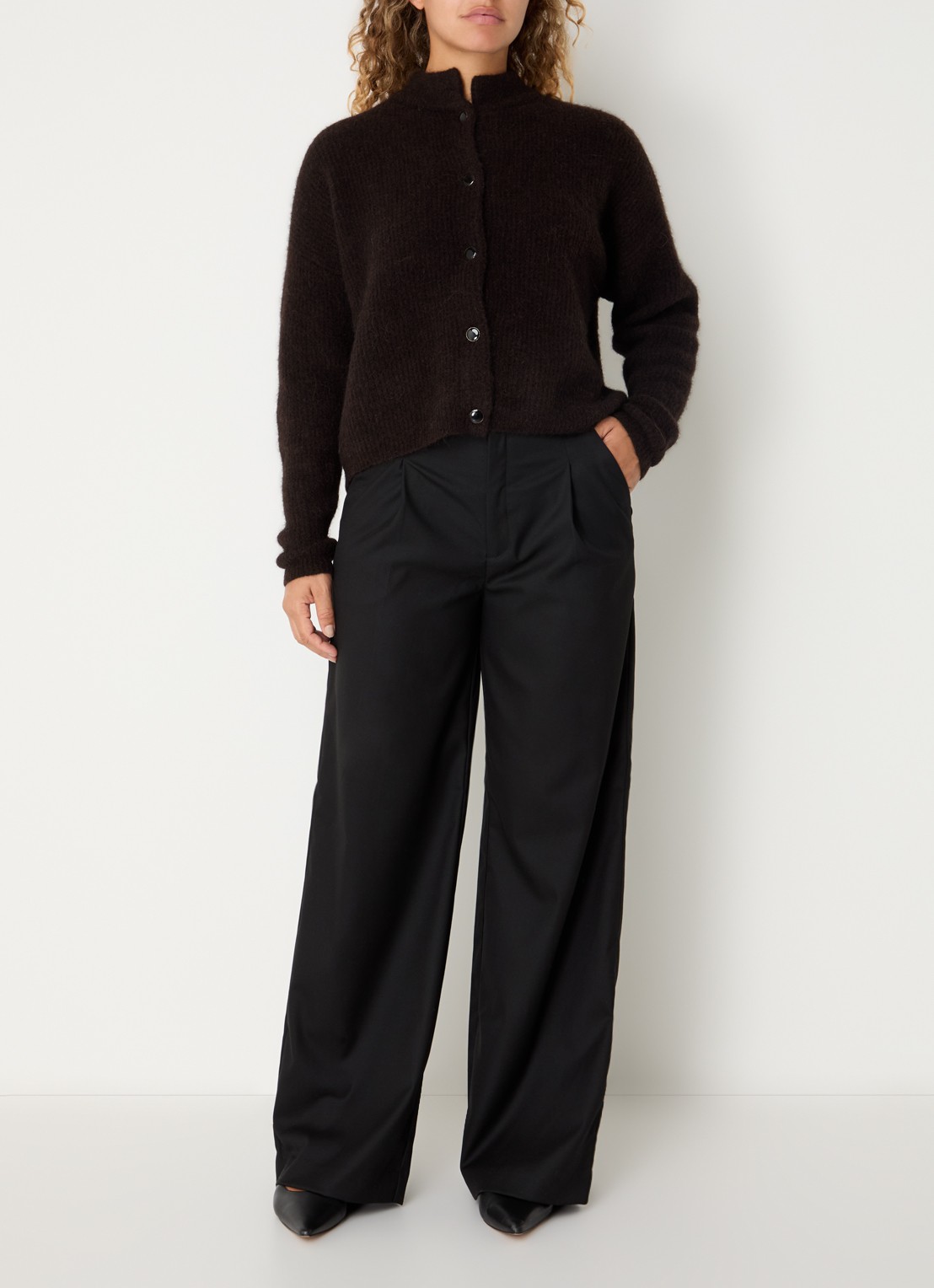 Gestuz Paula high waist loose fit pantalon met steekzakken - voorkant 3 zwart