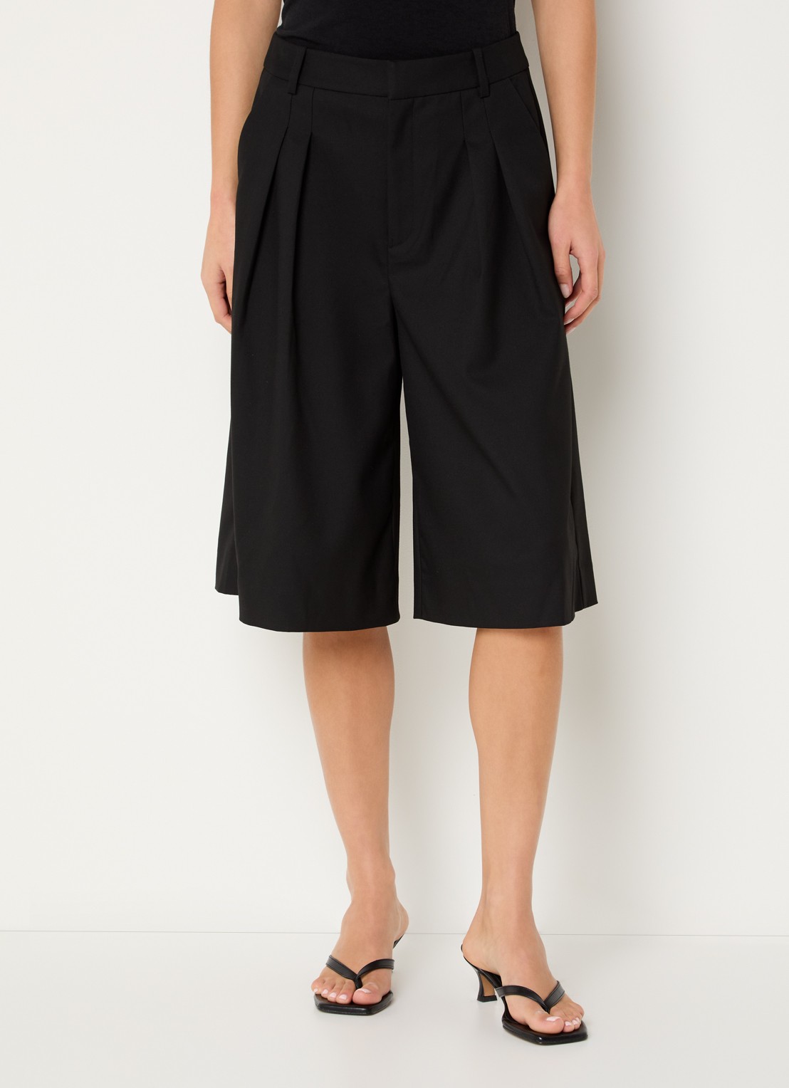 Gestuz Paula high waist straight fit korte broek met steekzakken - detail 4 zwart