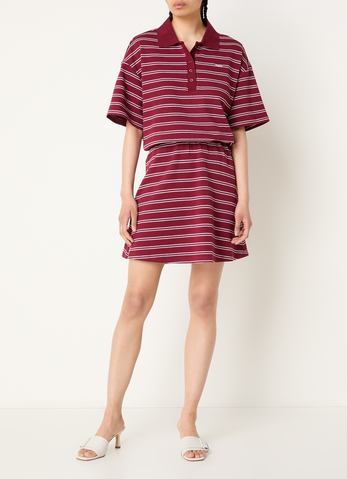Gestuz Pilova mini rok met streepprint - voorkant 3 middengrijs