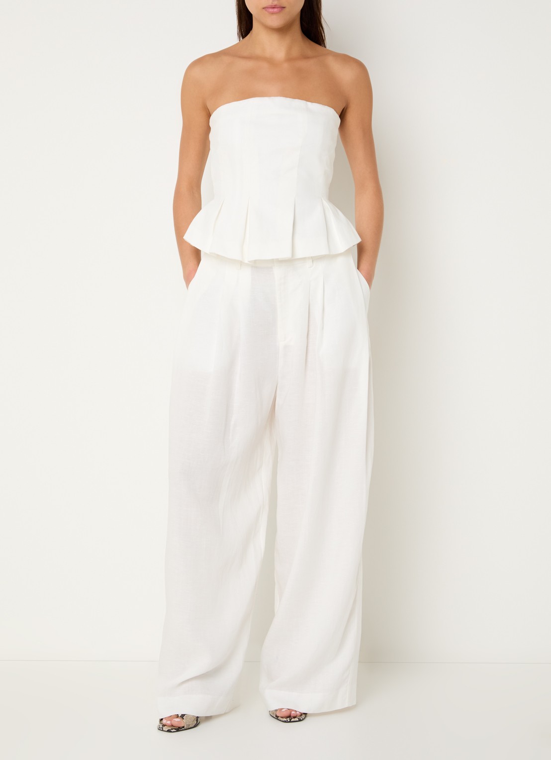 Gestuz Riava off shoulder top in linnenblend met plooien - voorkant 4 wit