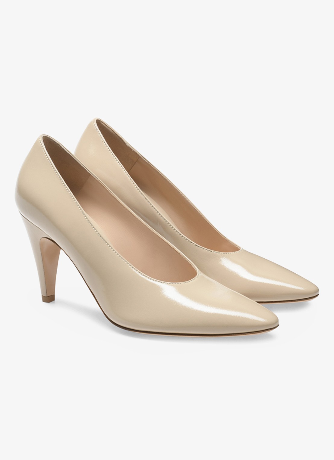 Gianvito Rossi Amelia pump van leer met lakfinish - voorkant 2 beige