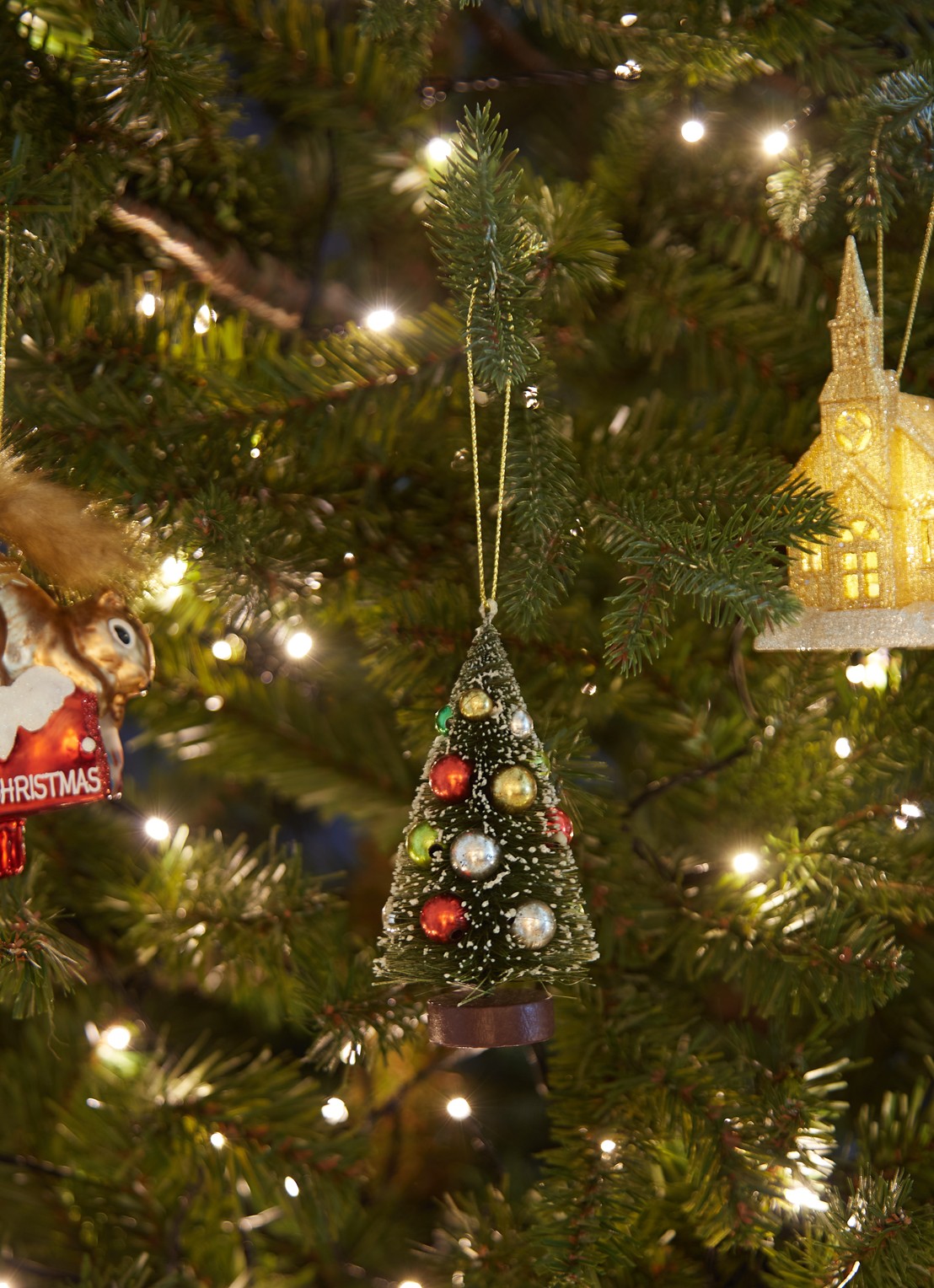 Gisela Graham Bristle Kerstboom kersthanger 11 cm - voorkant 2 groen