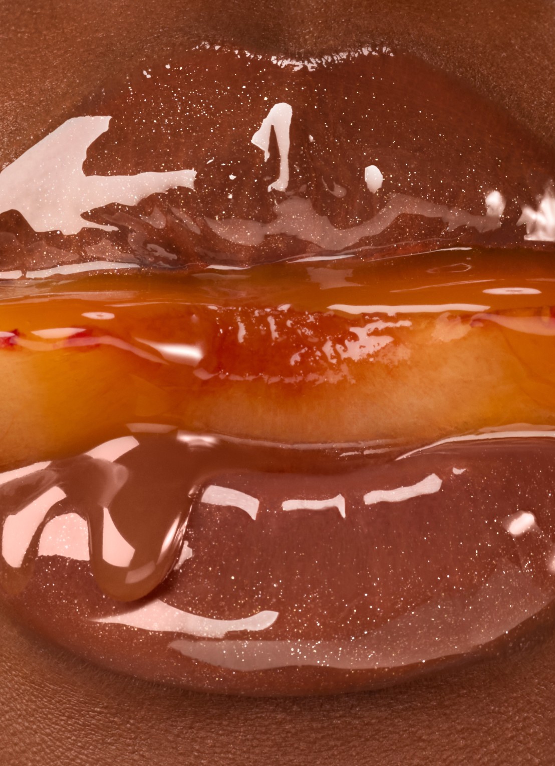 Gisou Honey Infused Lip Oil - lipolie - detail 5 glazed plum