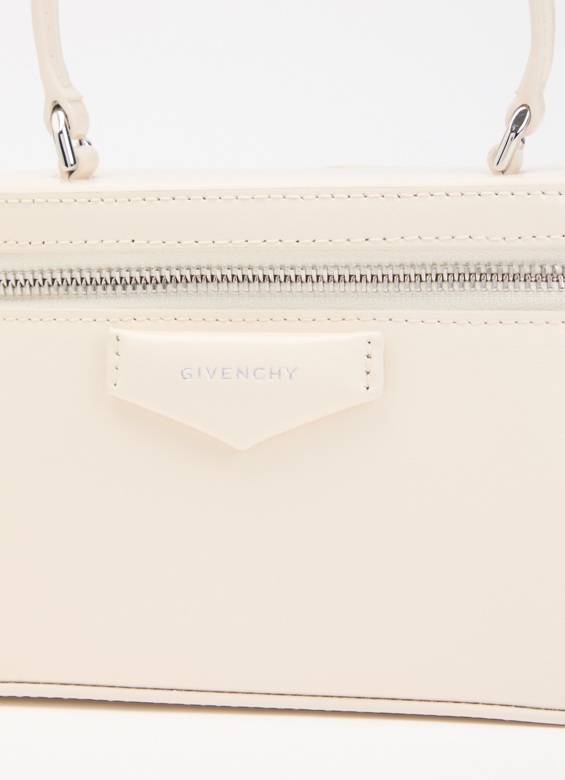 Givenchy Anitgona handtas van kalfsleer met afneembare schouderriem  - detail 4 gebroken wit