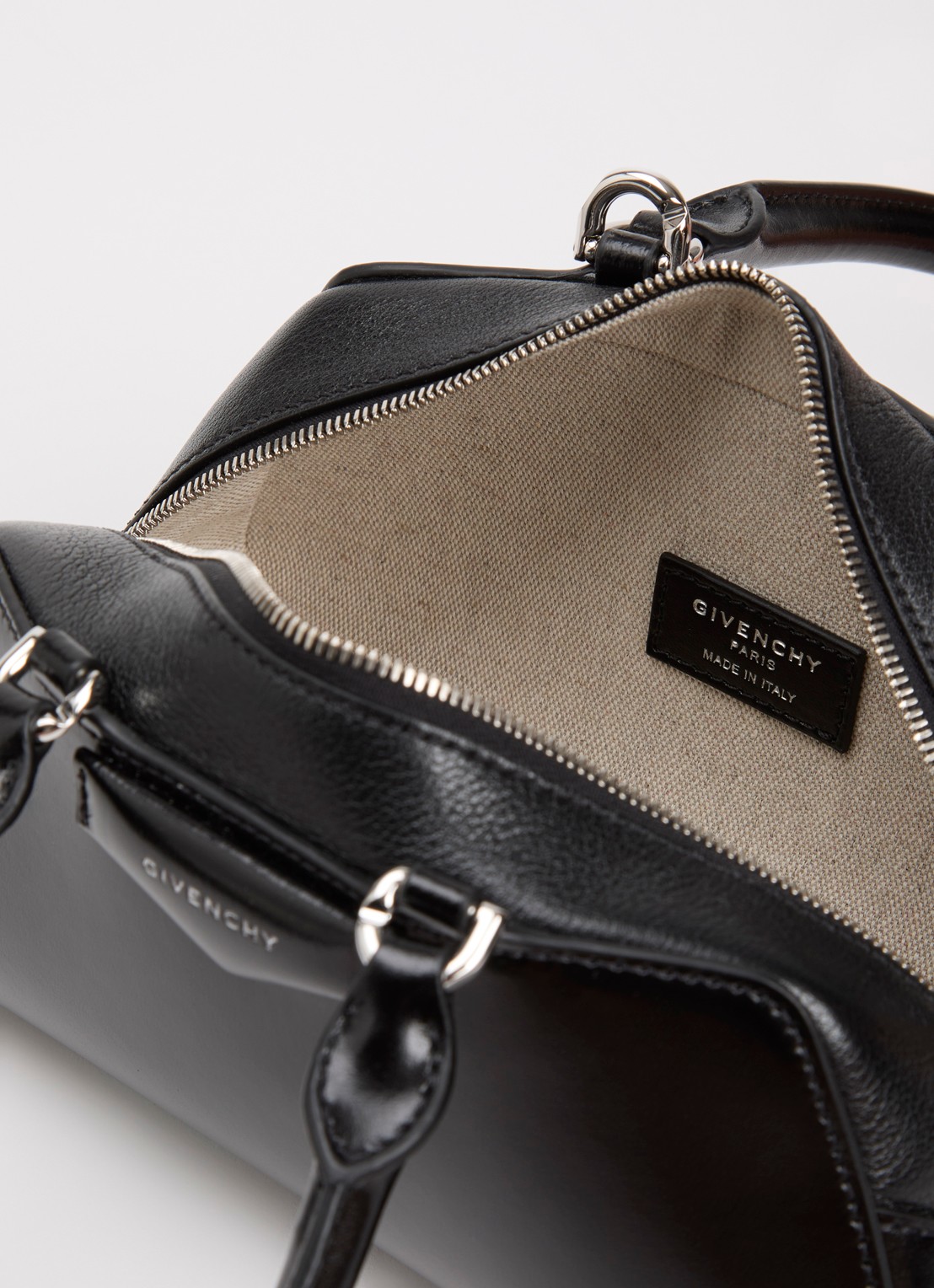 Givenchy Antigona East West Mini handtas van kalfsleer met afneembare schouderriem  - detail 4 zwart