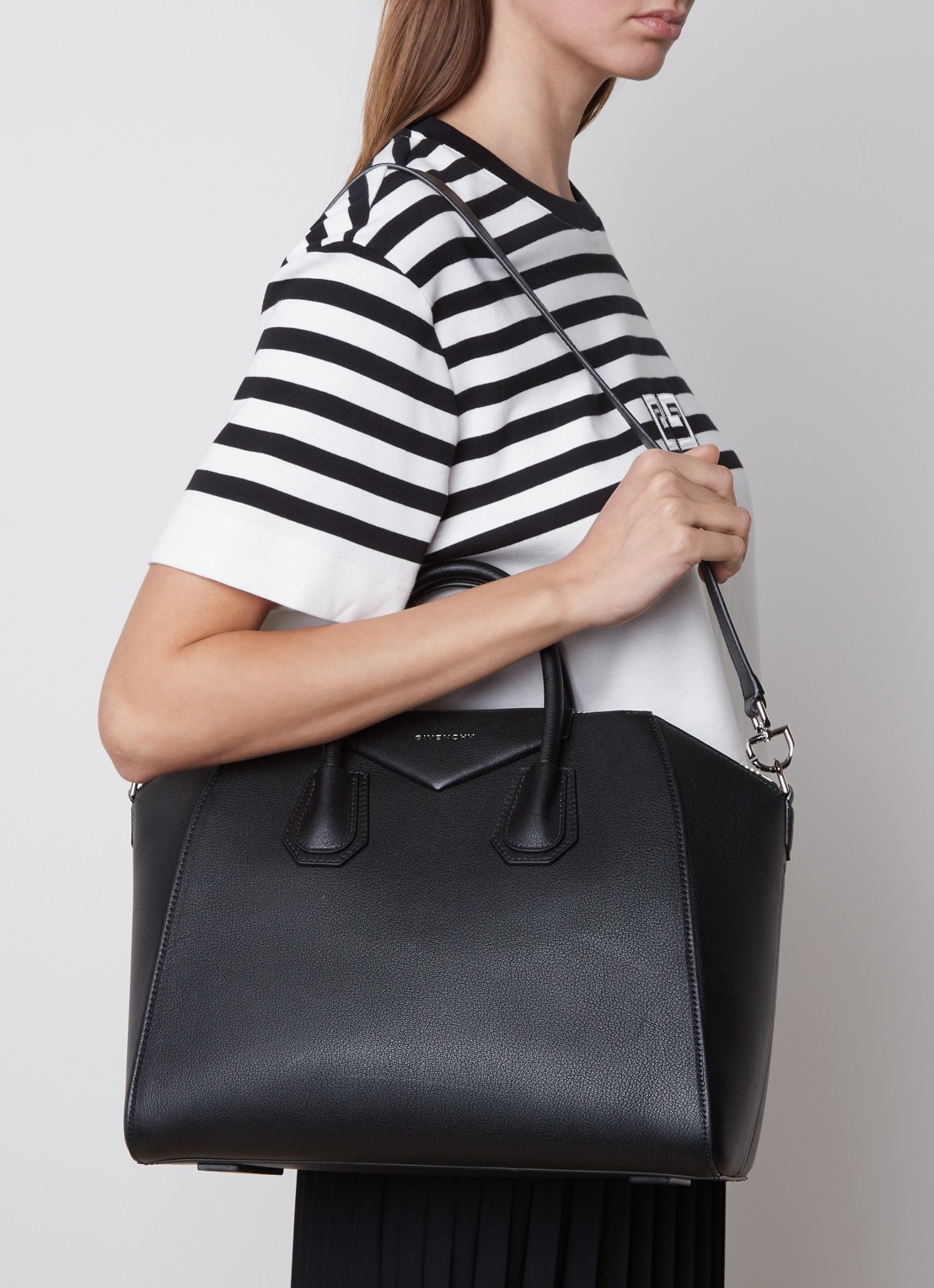 Givenchy Antigona Medium handtas van geitenleer - voorkant 2 zwart