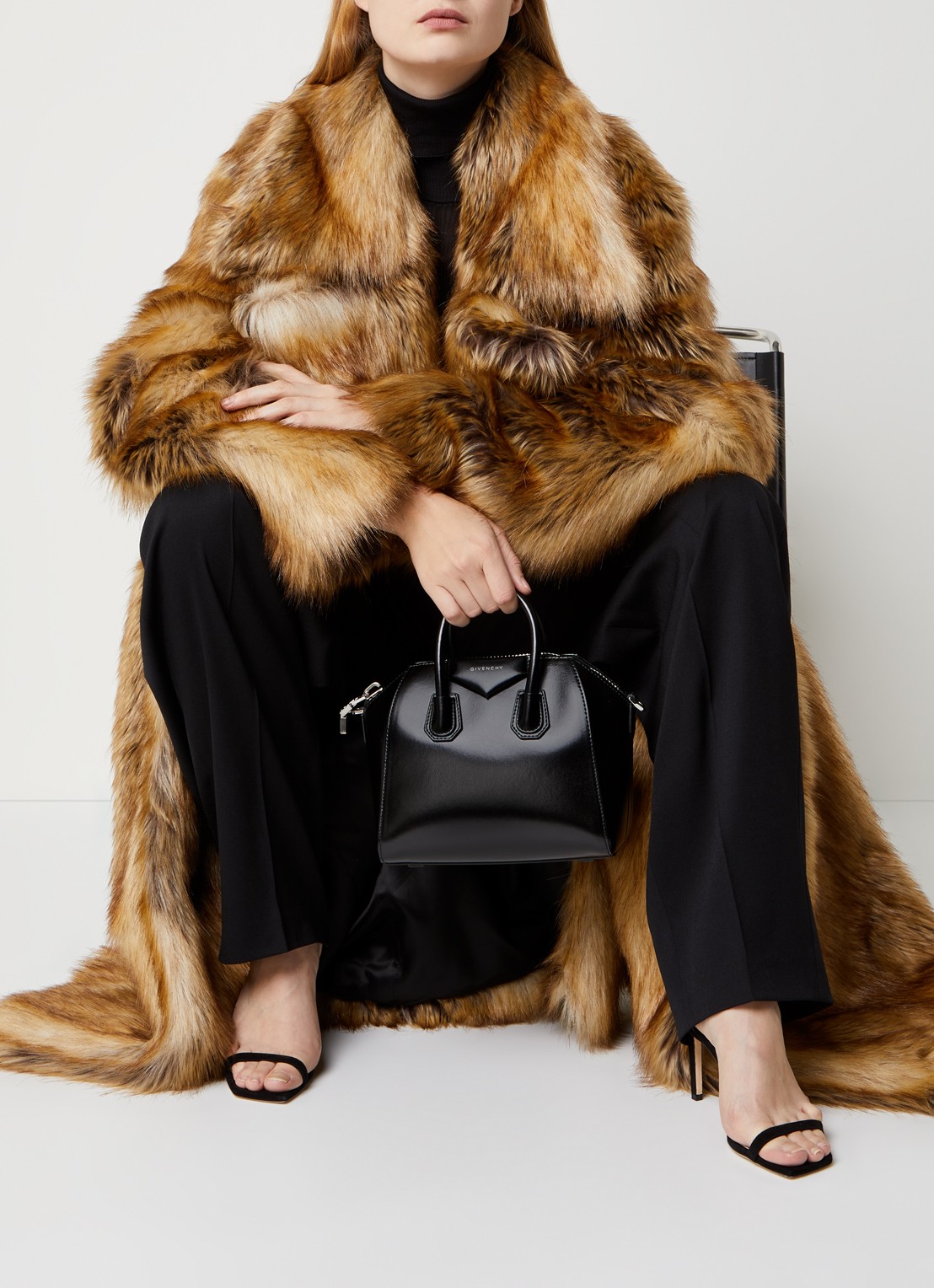 Givenchy Antigona Mini handtas van kalfsleer - voorkant 3 zwart