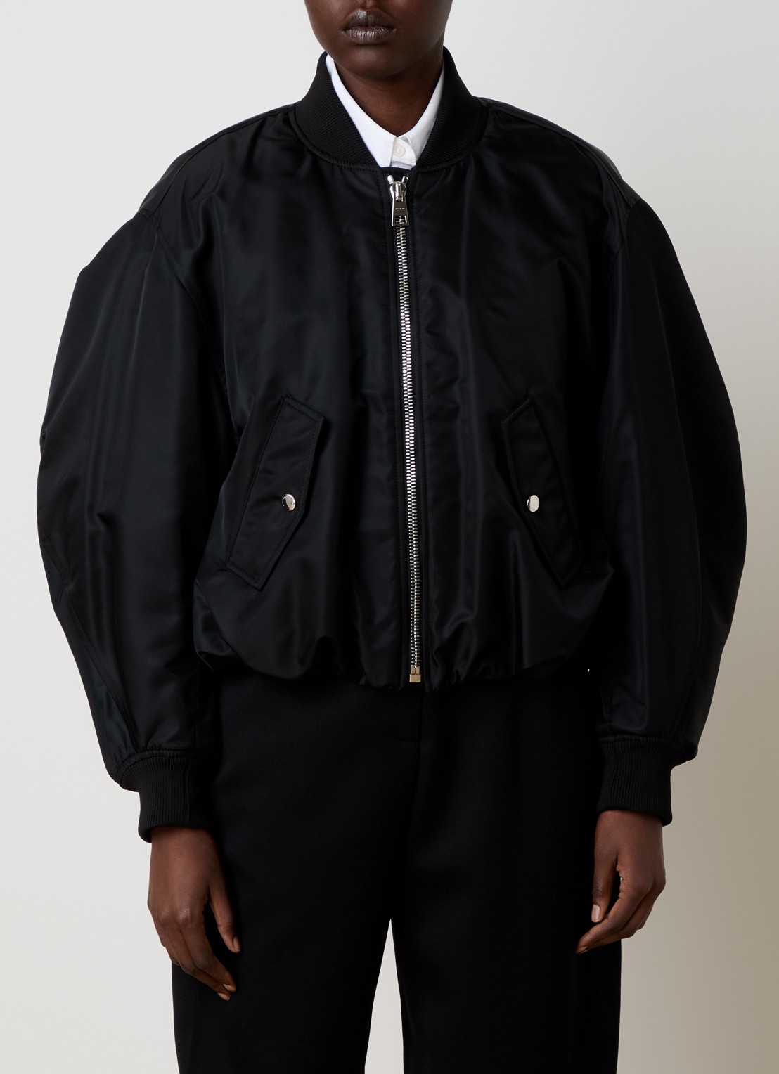 Givenchy Cropped bomberjack met klepzakken - detail zwart