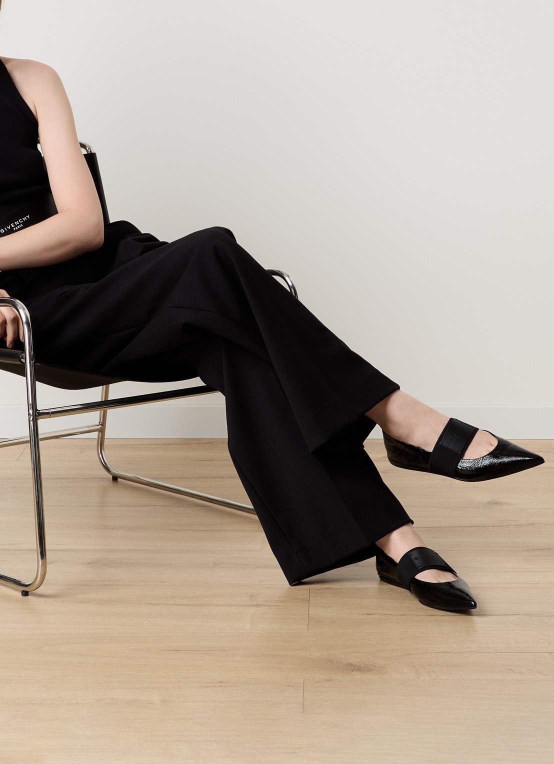 Givenchy Crush ballerina van kalfsleer met lakfinish - voorkant 6 zwart