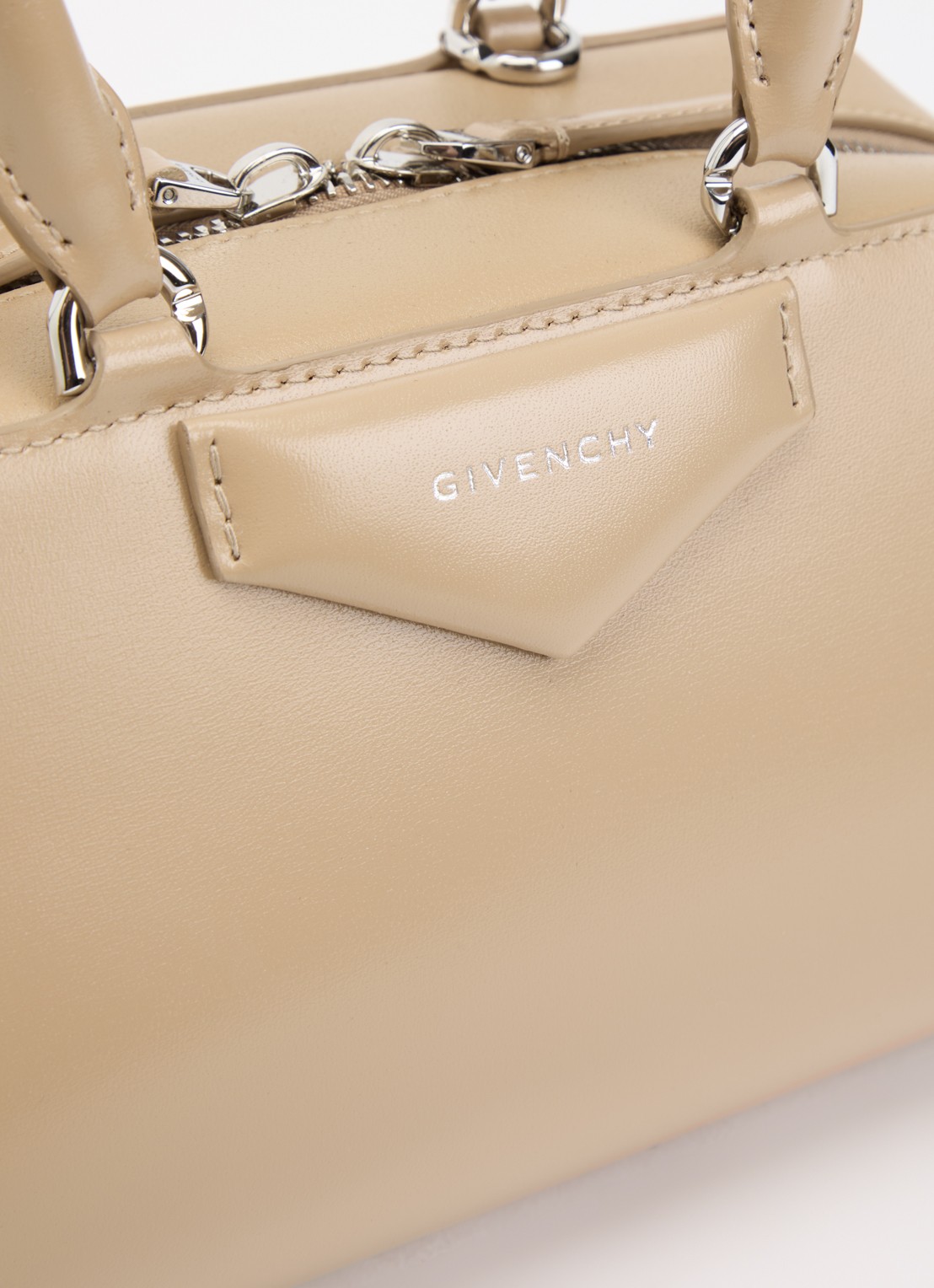 Givenchy Mini Antigona East-West handtas van kalfsleer met afneembare schouderriem - detail 5 beige