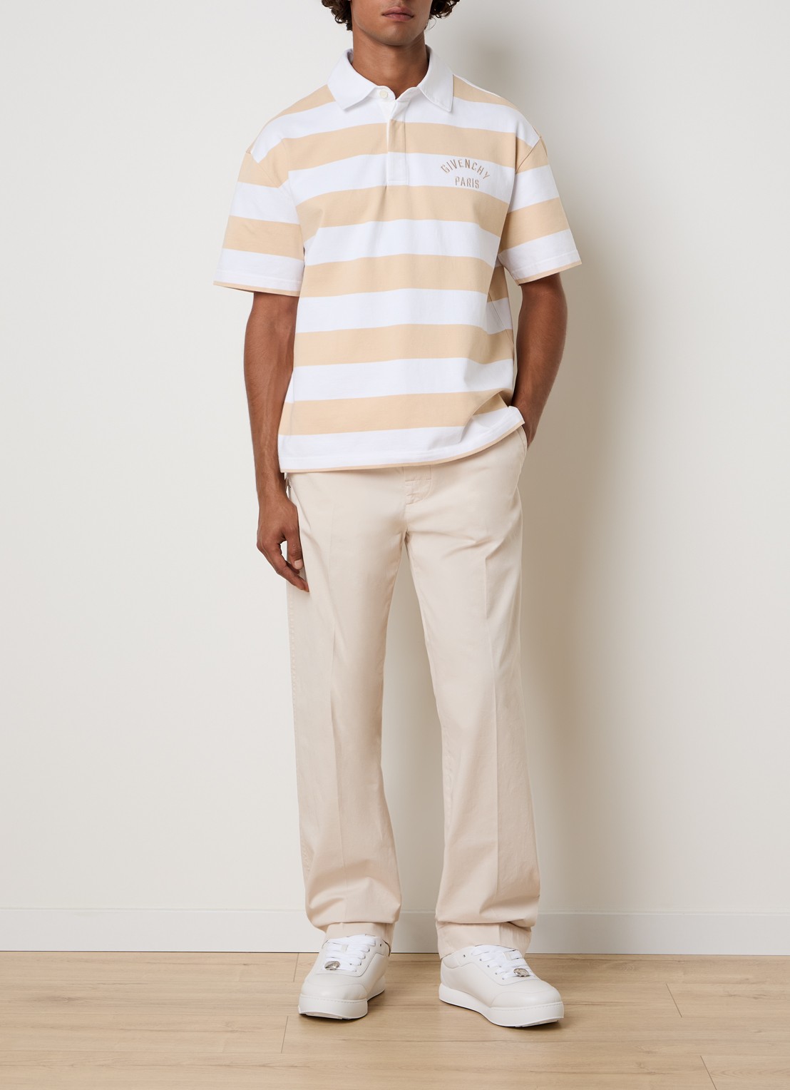 Givenchy Polo met logo en streepprint - voorkant 2 beige