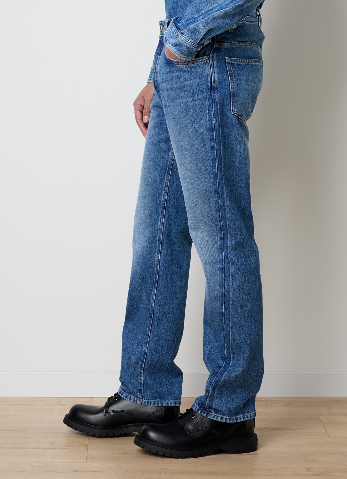Givenchy Tapered jeans met medium wassing - detail 5 indigo
