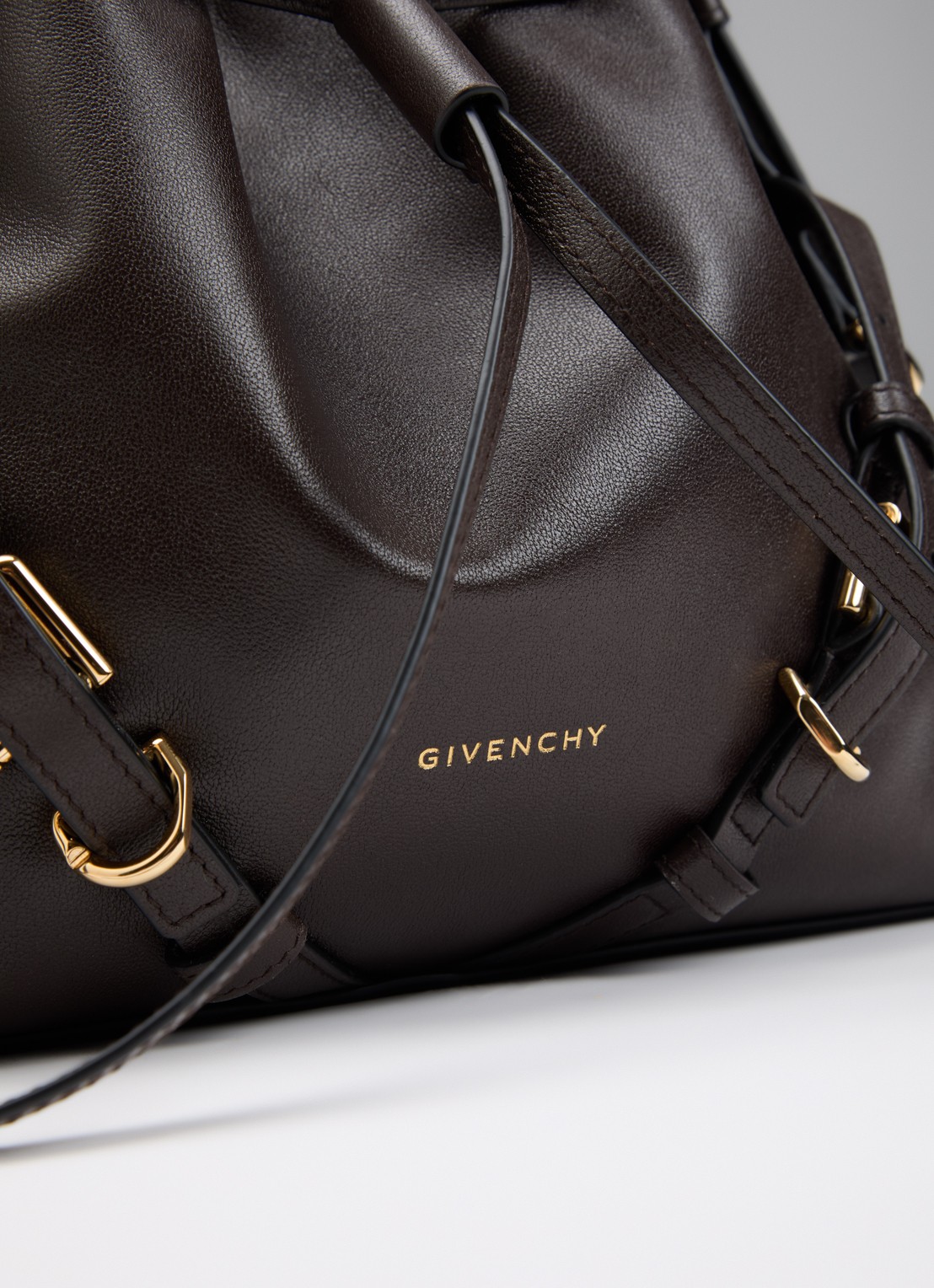 Givenchy Voyou Small schoudertas van kalfsleer - detail 4 chocoladebruin