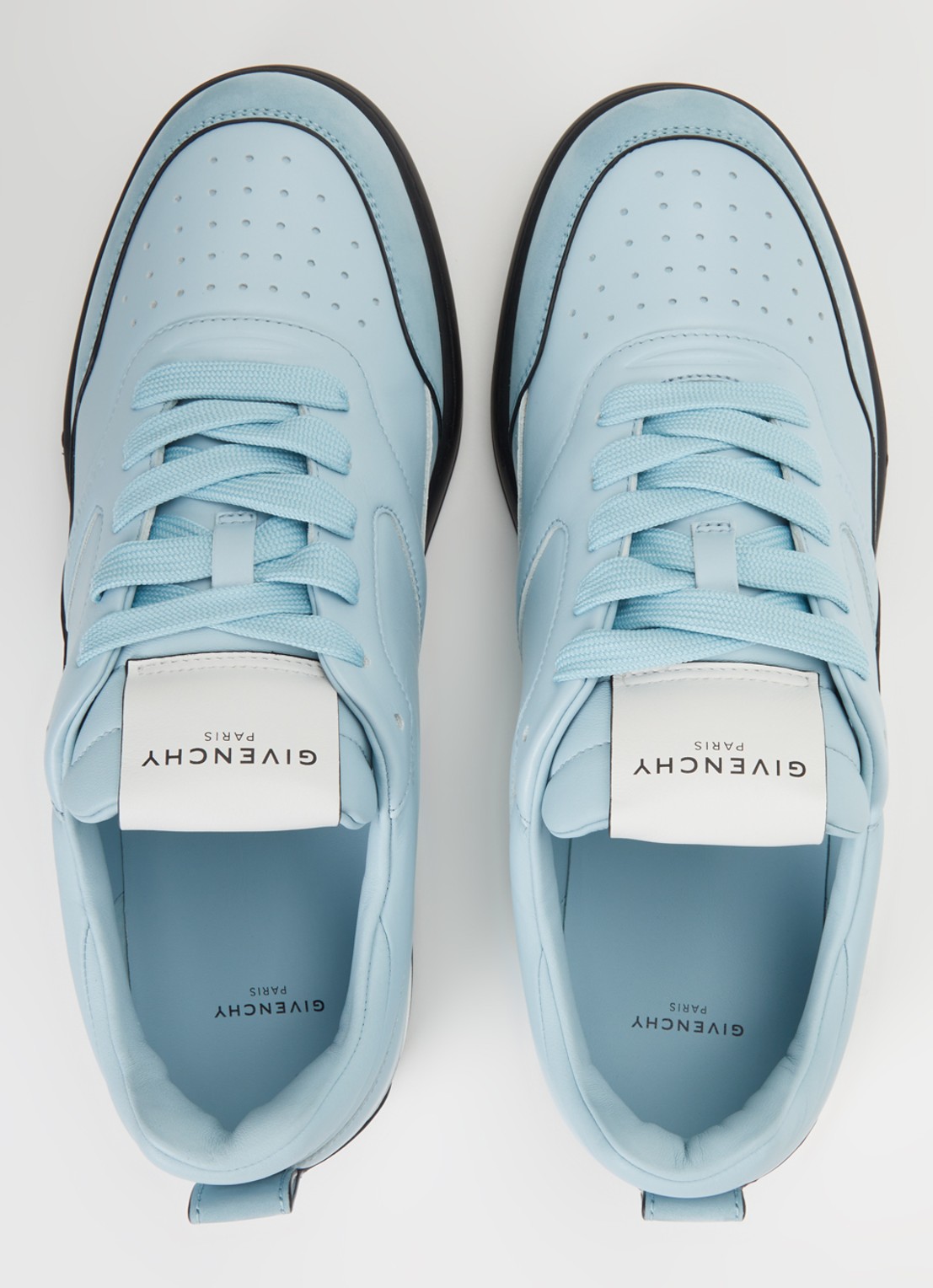 Givenchy Yard Court sneaker van kalfsleer met nubuck details en logo - detail 4 lichtblauw