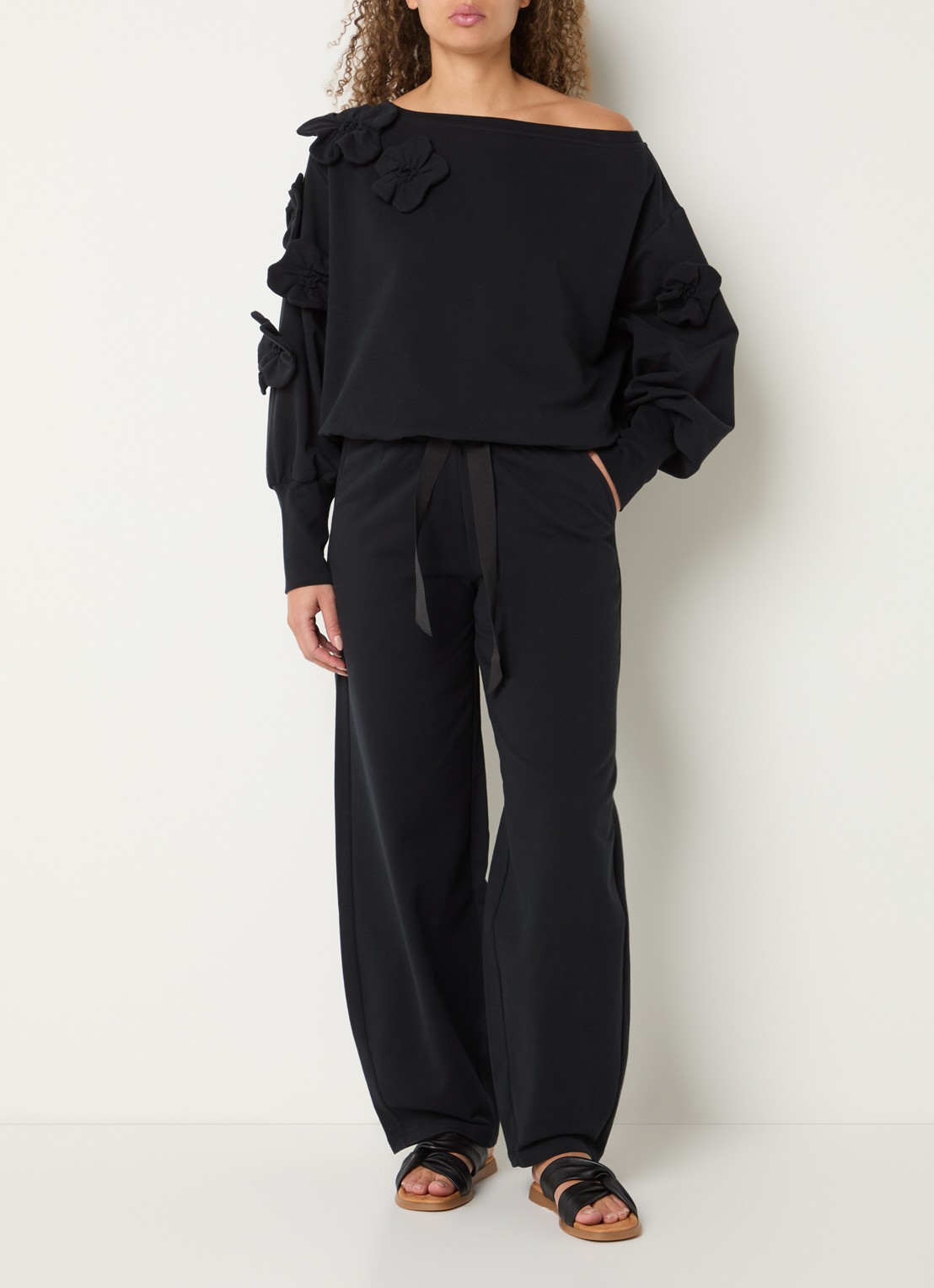 Goldbergh Bellario high waist wide fit joggingbroek met steekzakken - voorkant 3 zwart