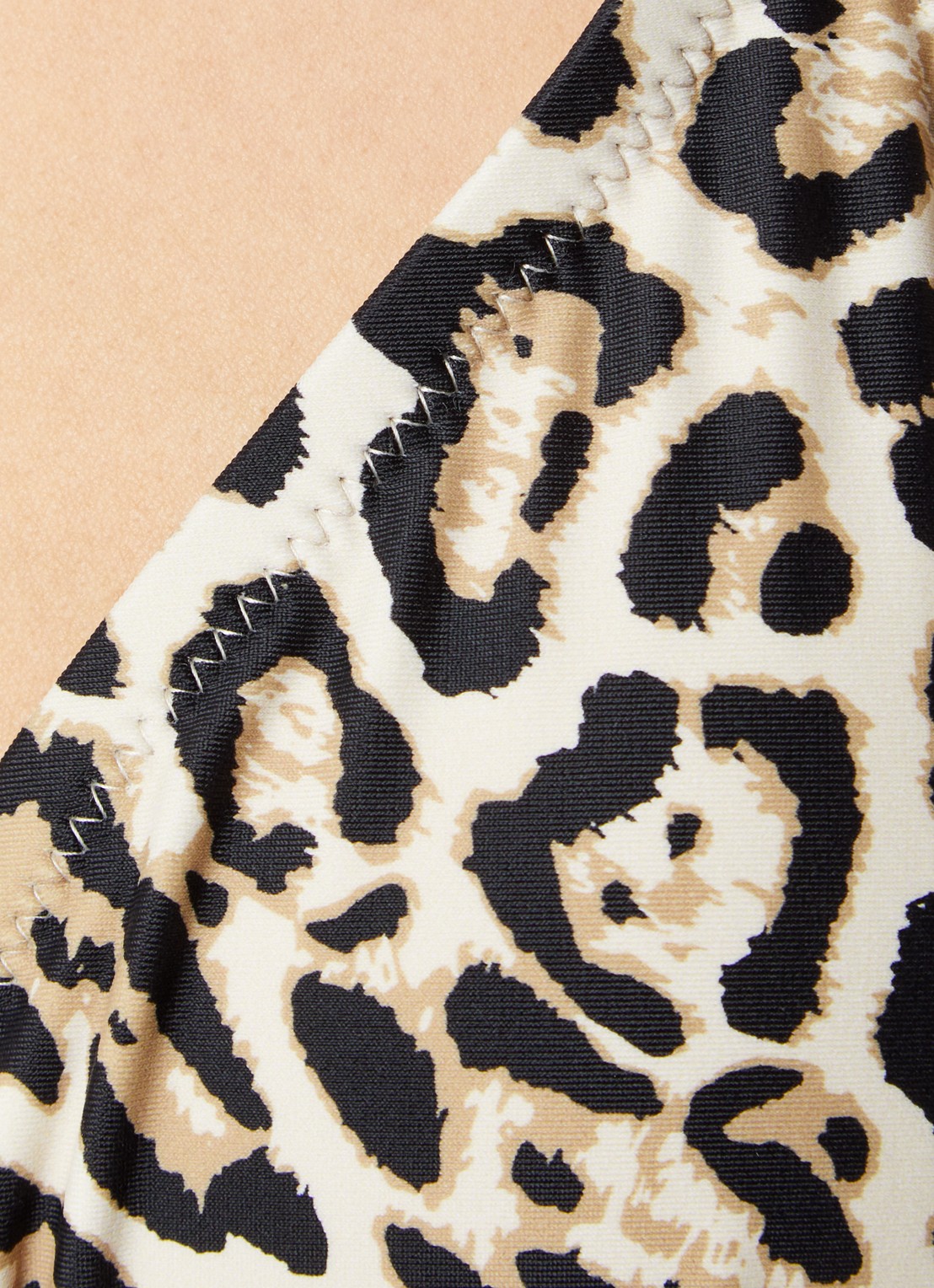 Goldbergh Bosco Nazca triangel bikinitop met uitneembare vulling - detail 2 beige