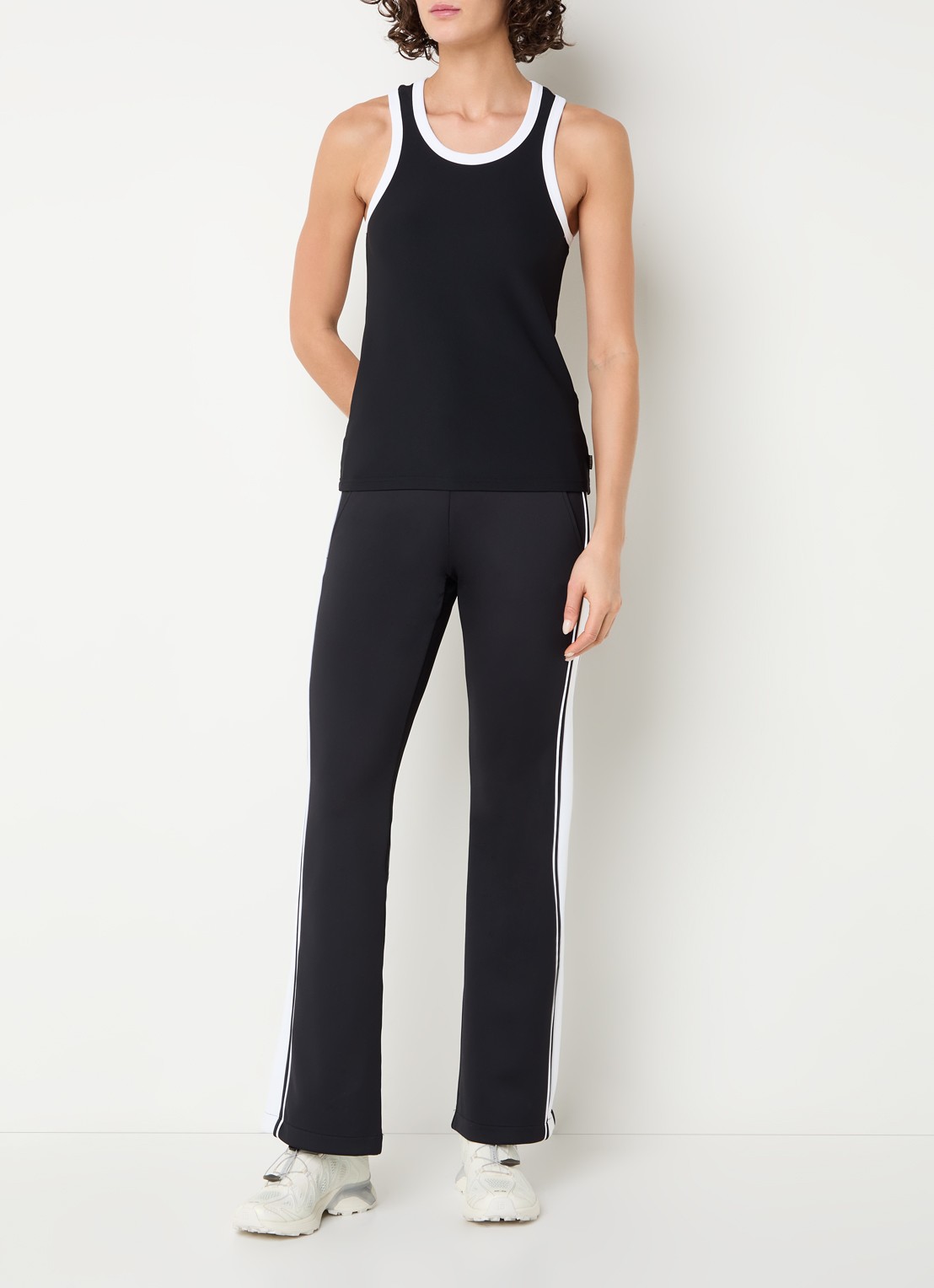 Goldbergh Elio high waist flared joggingbroek - voorkant 4 zwart