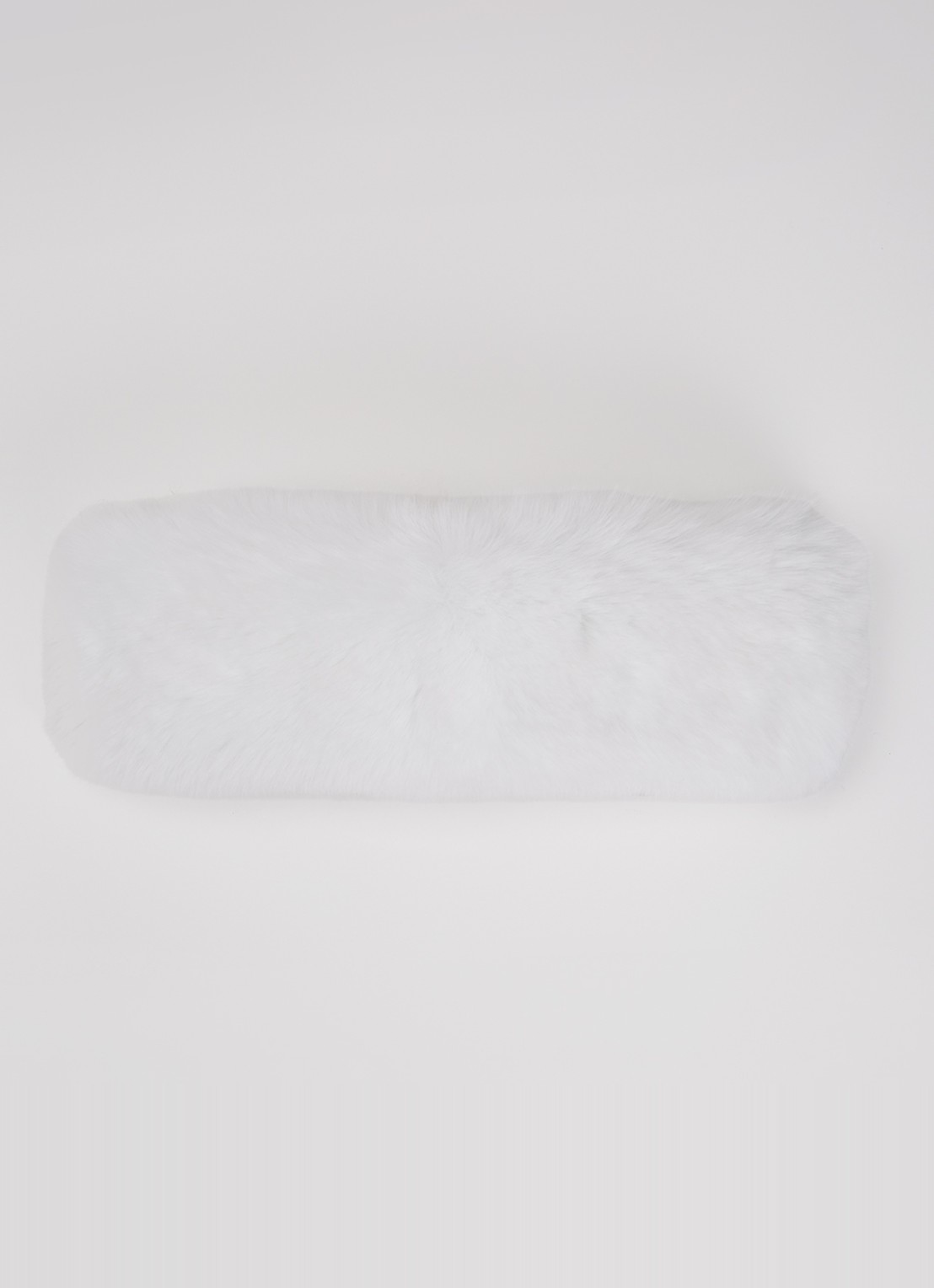 Goldbergh Froid Fluffy hoofdband van imitatiebont  - voorkant wit