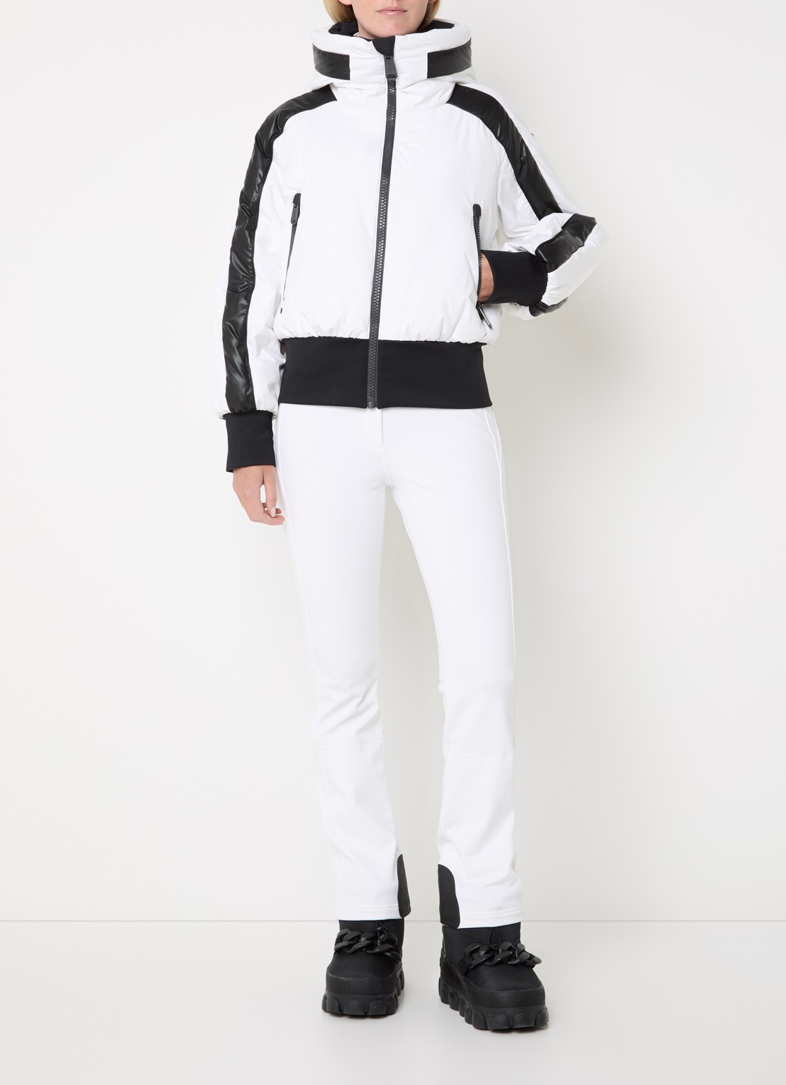 Goldbergh Volare ski-jas met capuchon en ritszakken - voorkant 2 wit