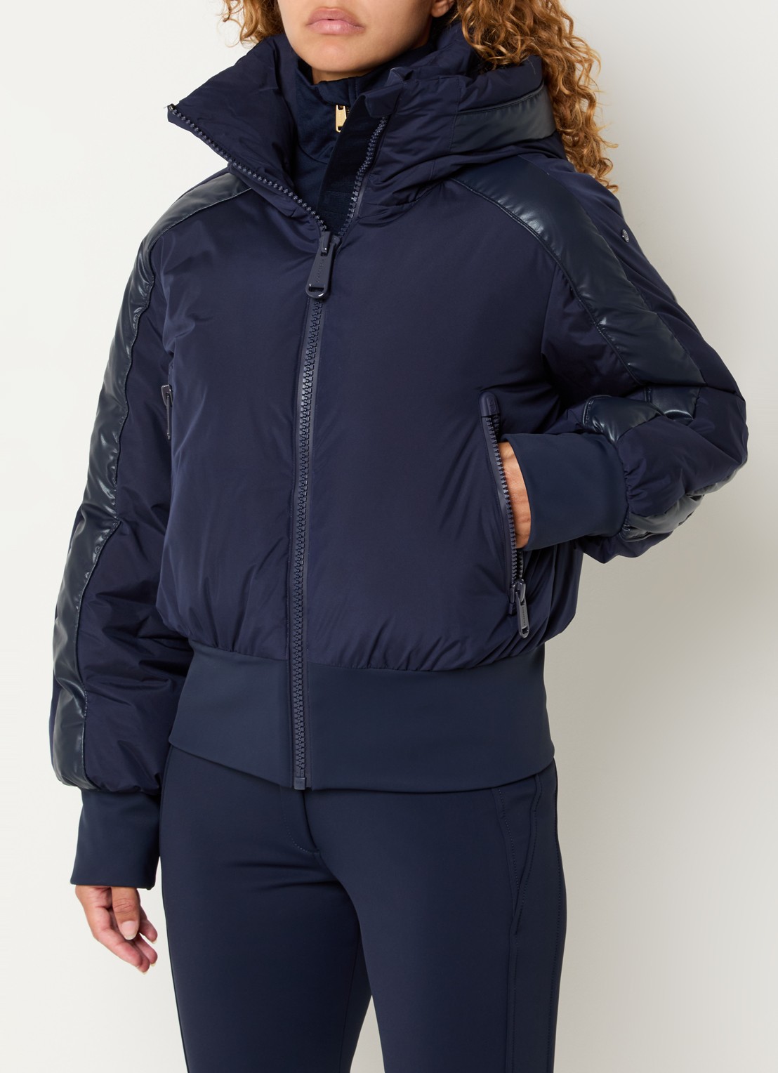 Goldbergh Volare ski-jas met capuchon en ritszakken - detail 4 donkerblauw