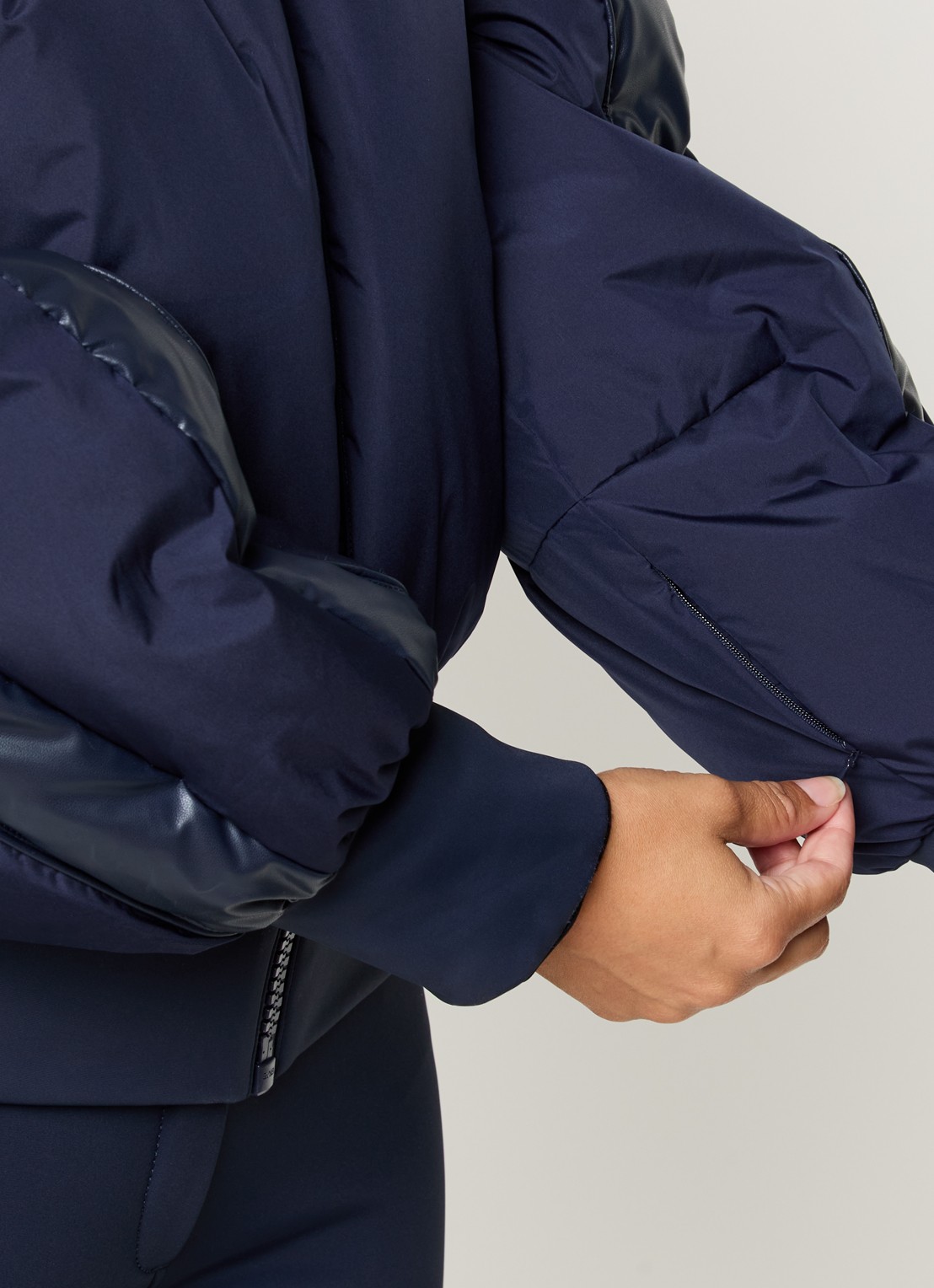 Goldbergh Volare ski-jas met capuchon en ritszakken - detail 5 donkerblauw