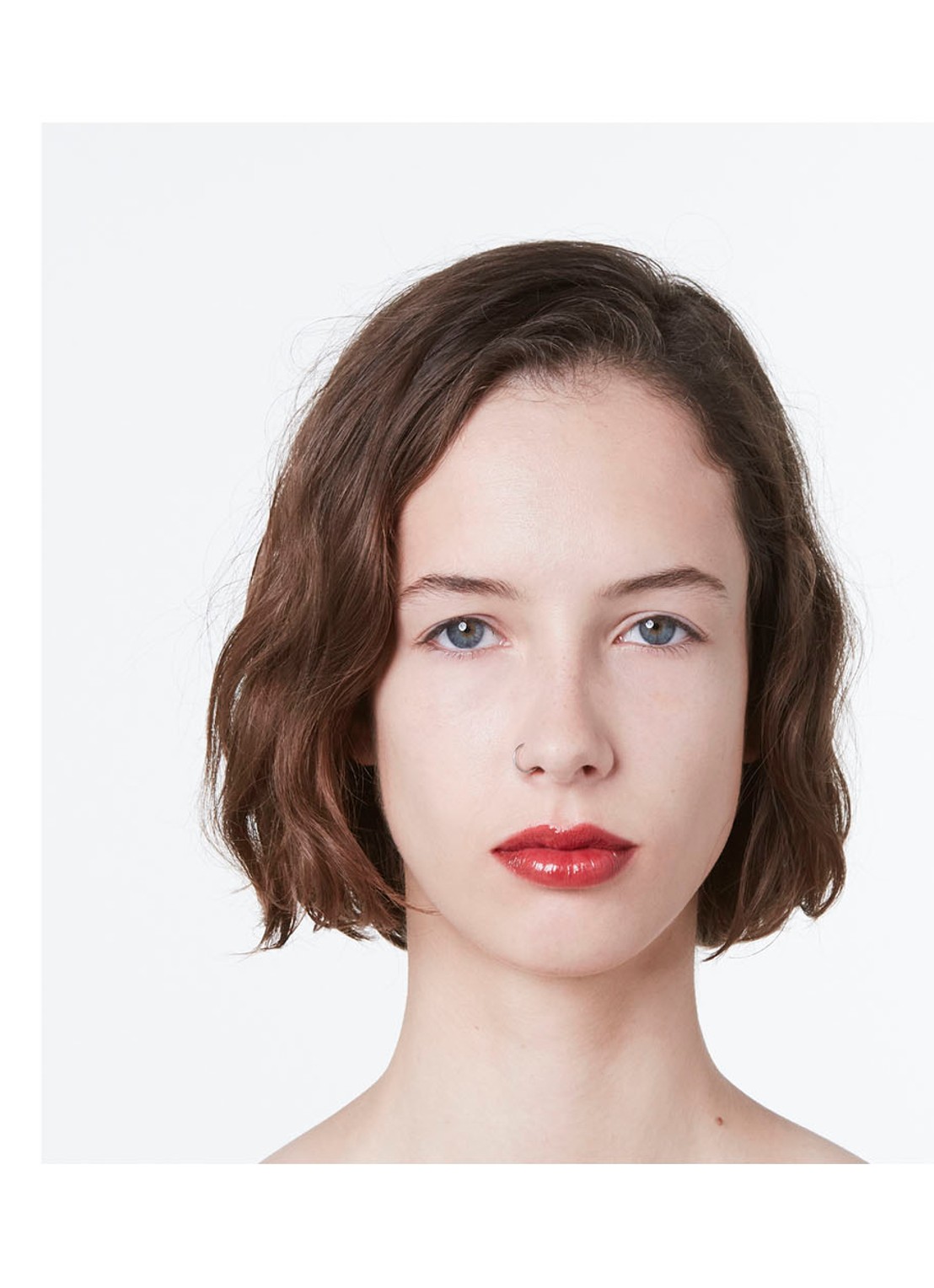 Gucci Rouge de Beauté Brillant Glow en Care - lipstick - detail 7 517 abby maroon red
