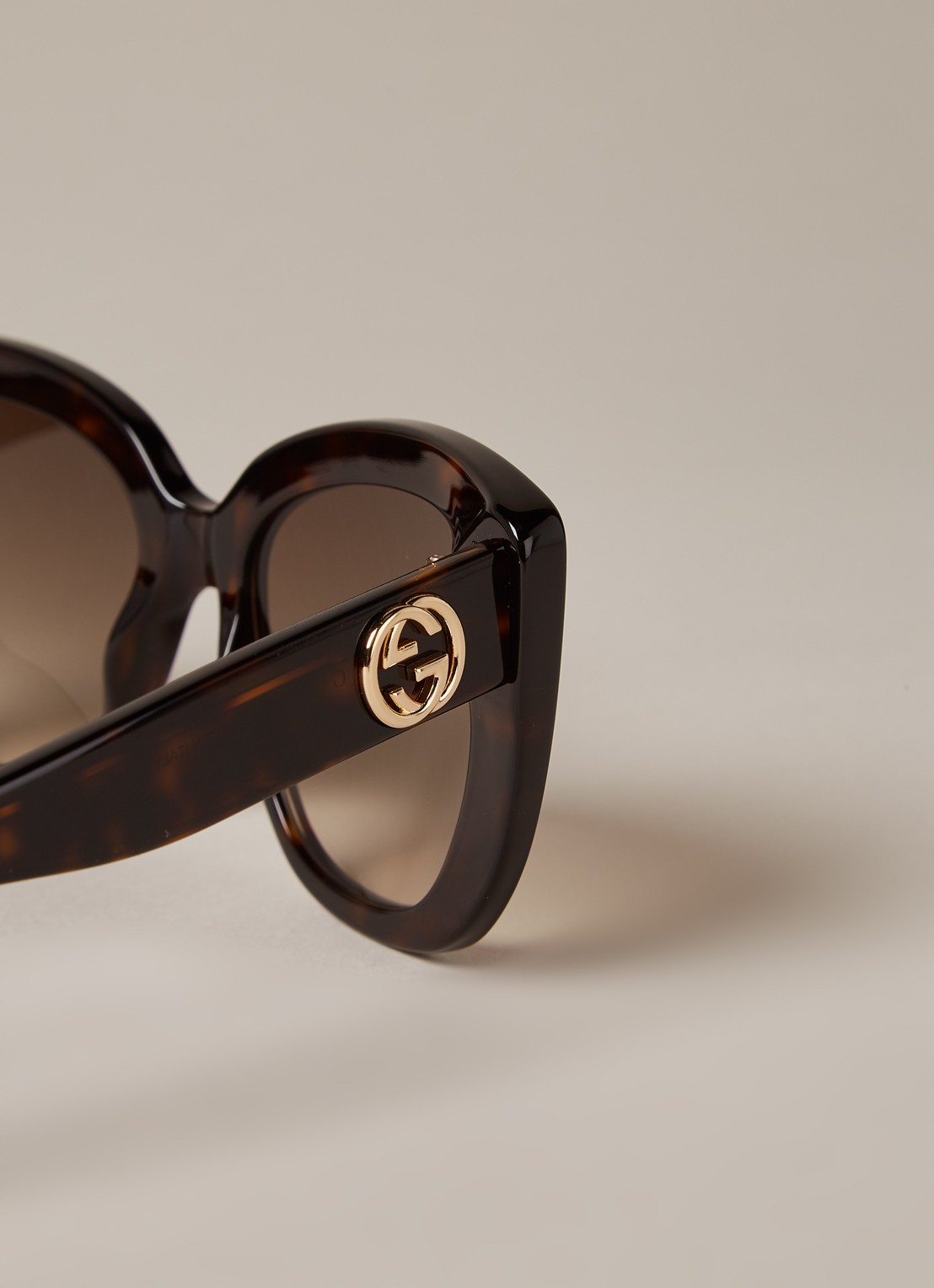 Gucci Zonnebril GG0327S - detail 4 donkerbruin