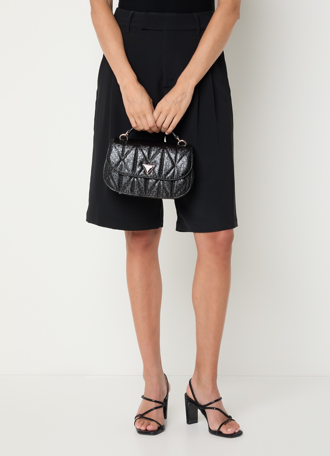 GUESS Aldina handtas met logoprint en afneembare schouderriem - voorkant 4 zwart