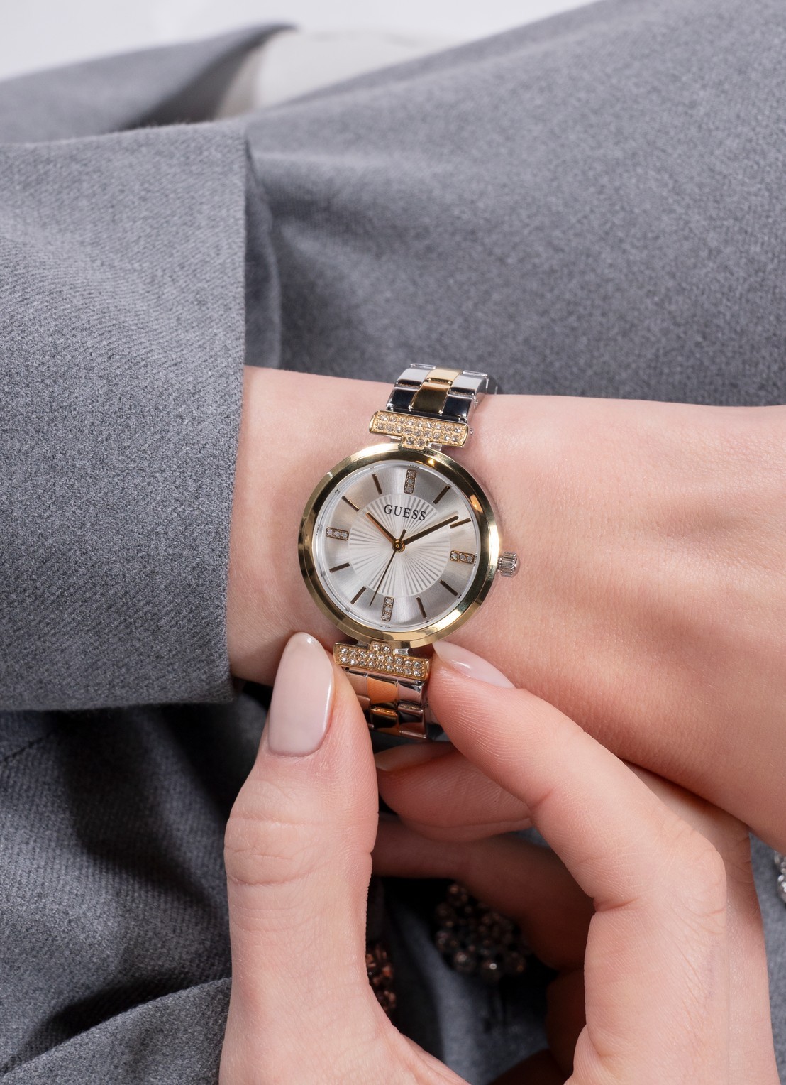 GUESS Array horloge GW0762L5 - detail 3 goud