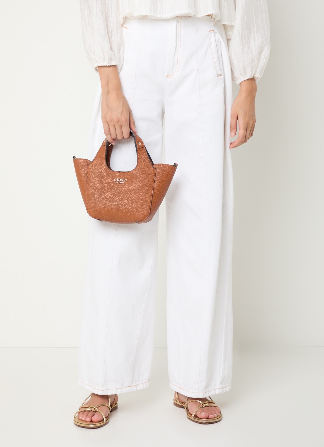 GUESS Calista Mini crossbodytas met uitneembaar etui - voorkant 3 oranjebruin