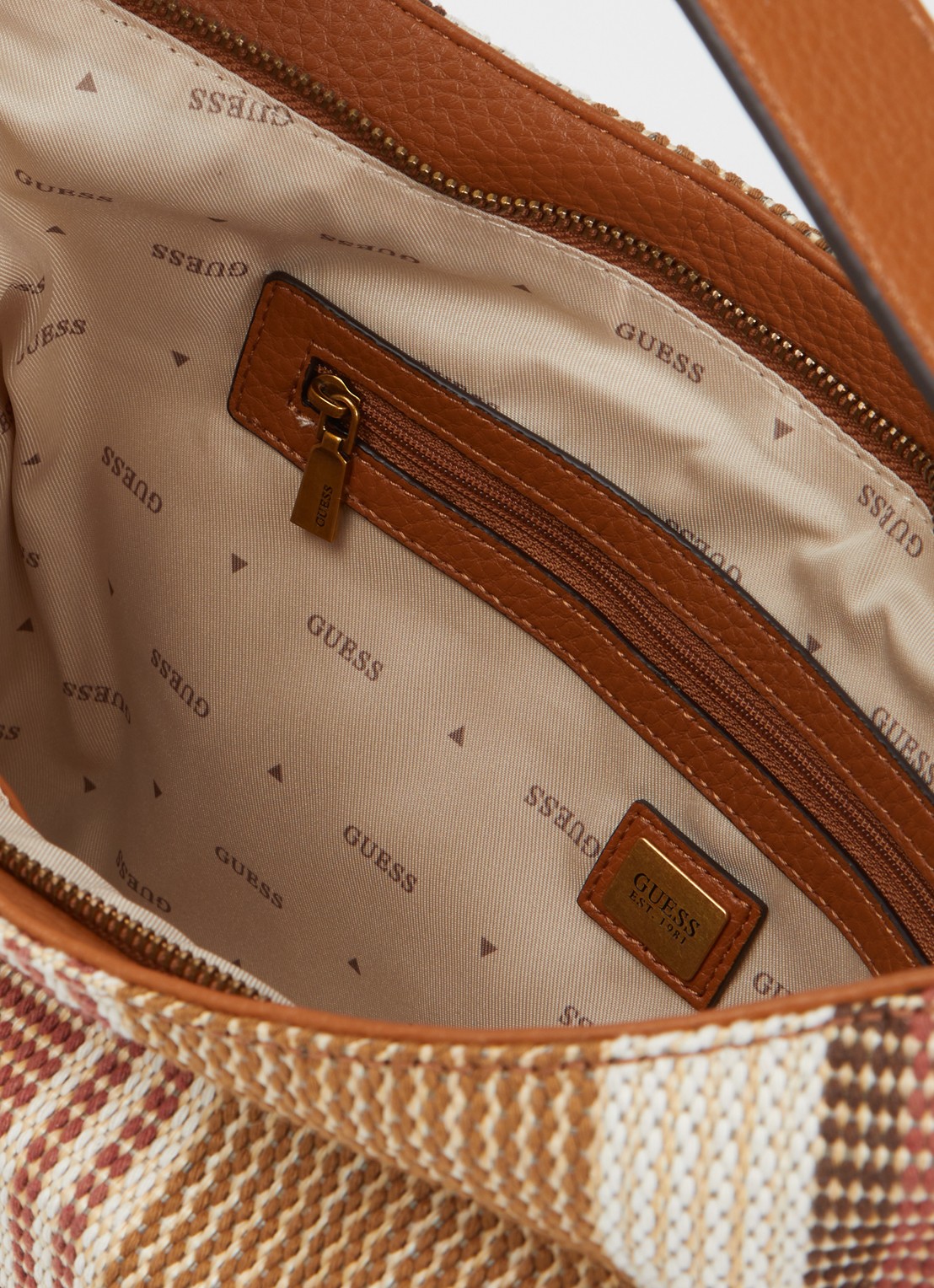 GUESS Camden schoudertas met streepprint en logo - detail 2 cognac
