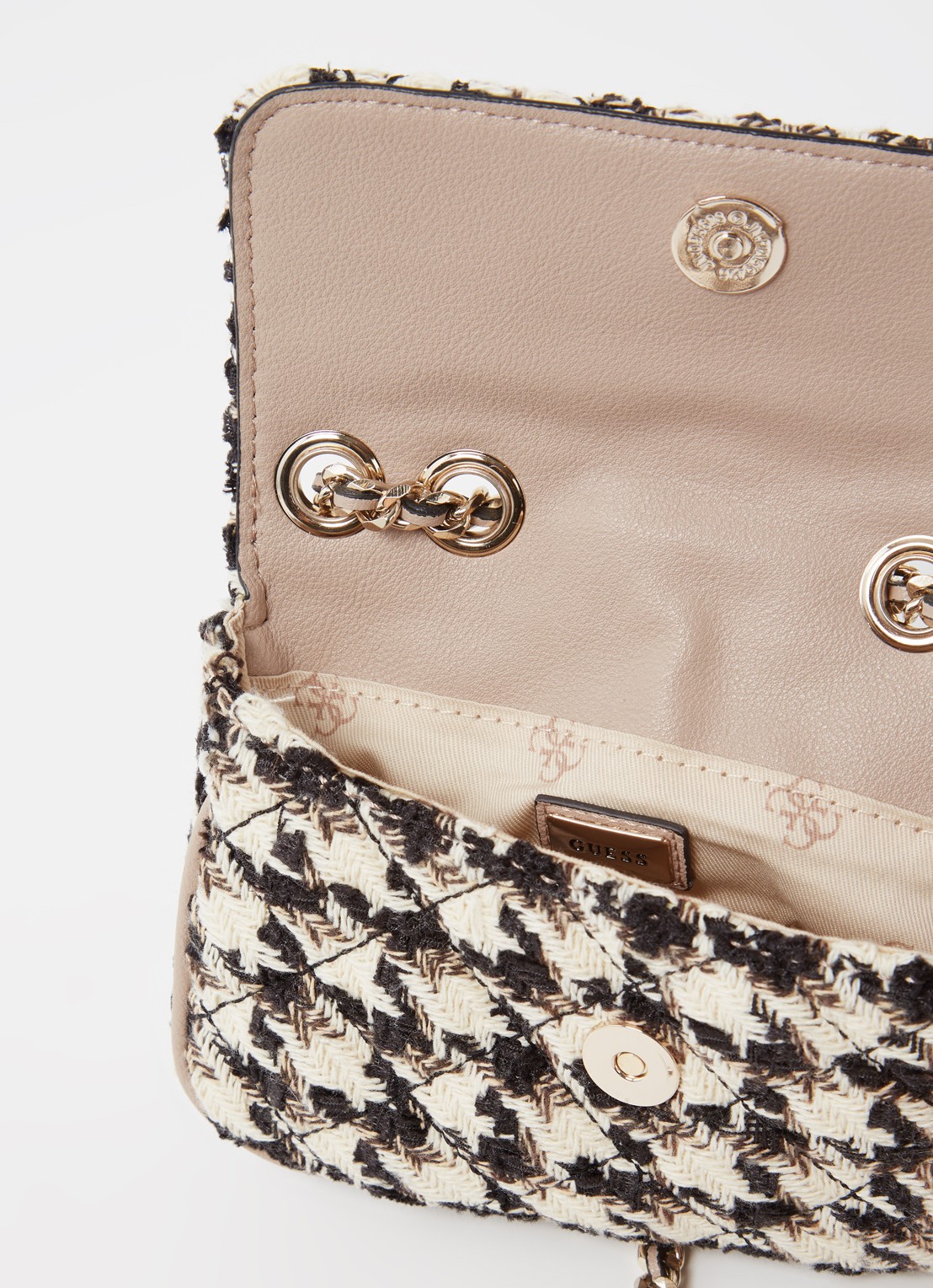 GUESS Cessily crossbodytas met tweed-look - detail gebroken wit