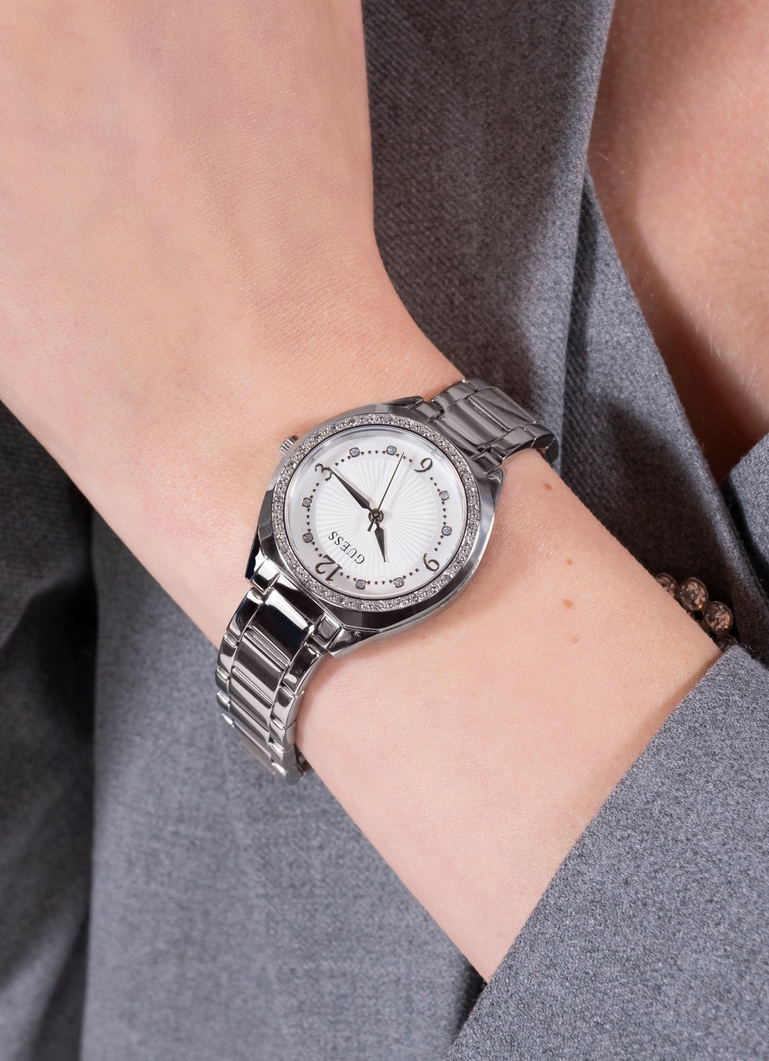 GUESS Charlotte horloge GW0767L1 - voorkant 5 zilver