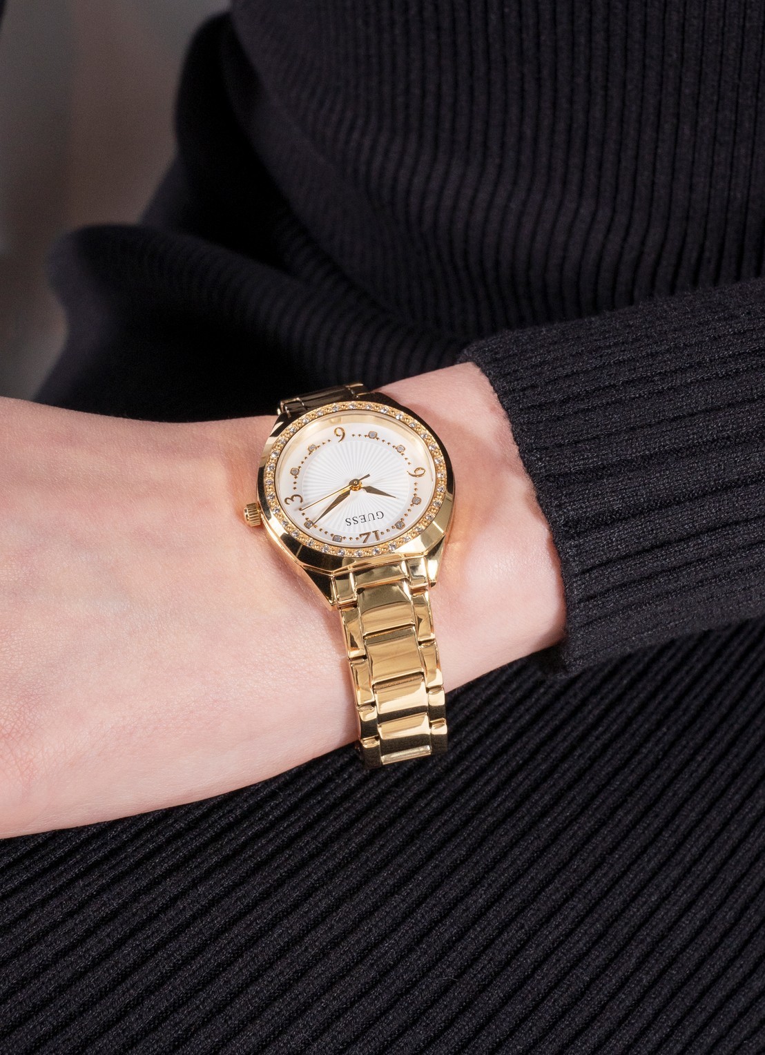 GUESS Charlotte horloge GW0767L2 - detail 5 goud