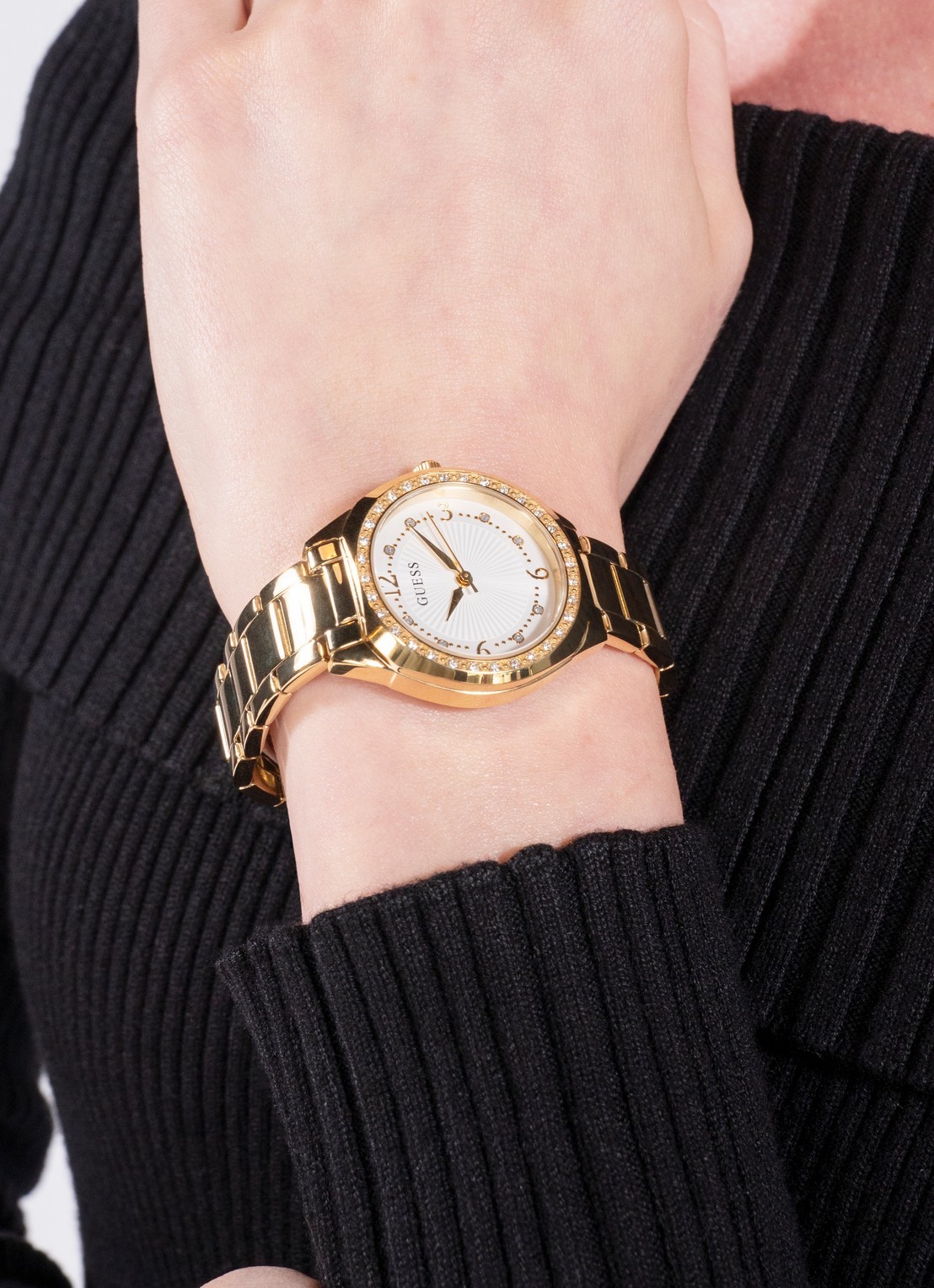 GUESS Charlotte horloge GW0767L2 - voorkant 2 goud