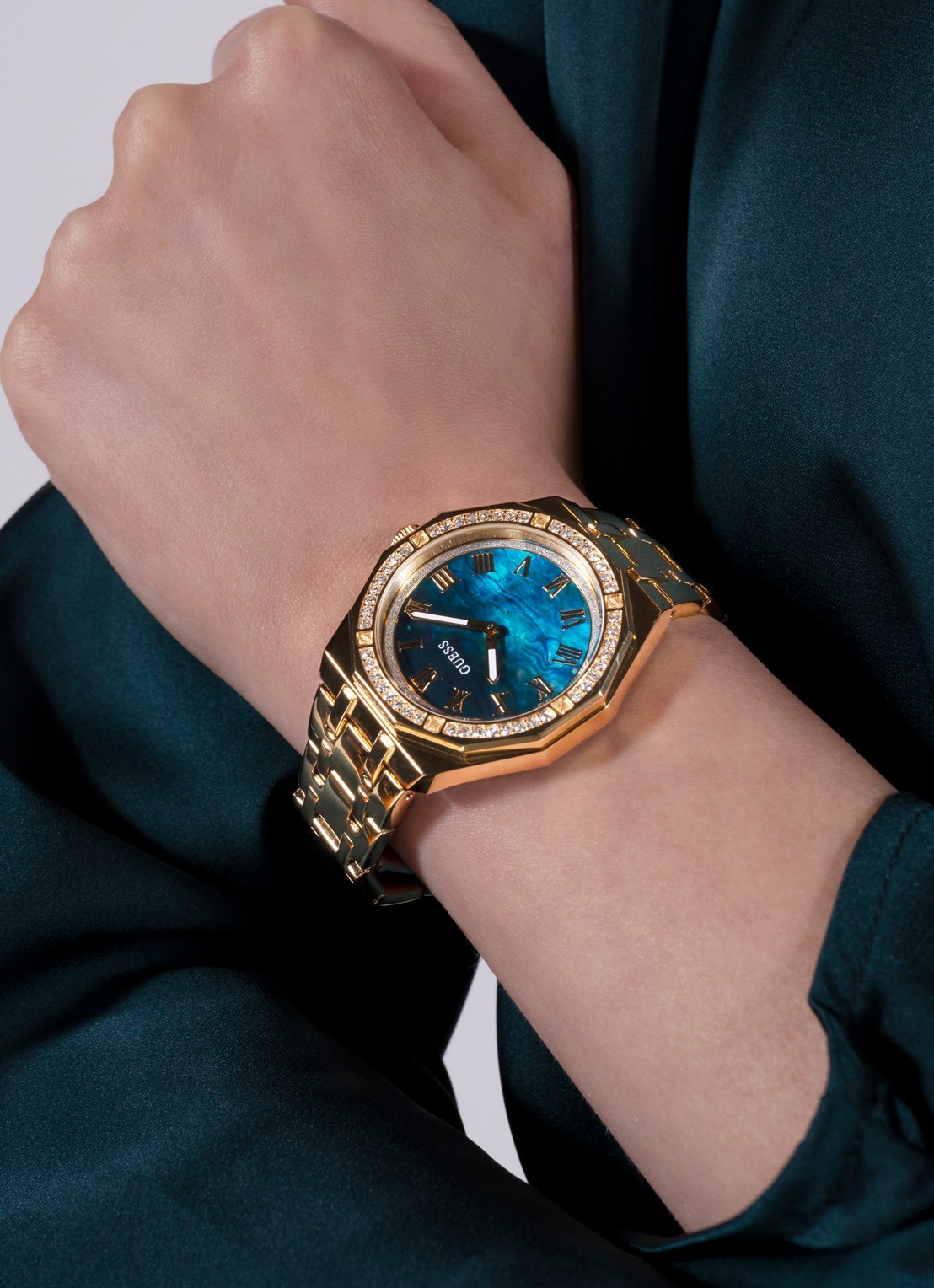 GUESS Desire horloge GW0770L2 - voorkant 2 goud