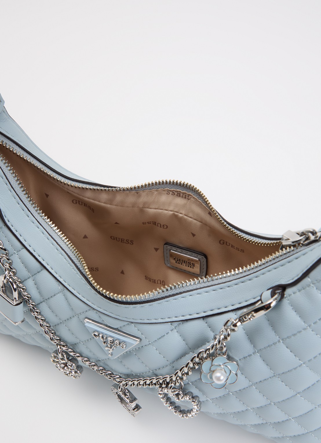 GUESS Everlee schoudertas met quilt patroon - detail 2 lichtblauw