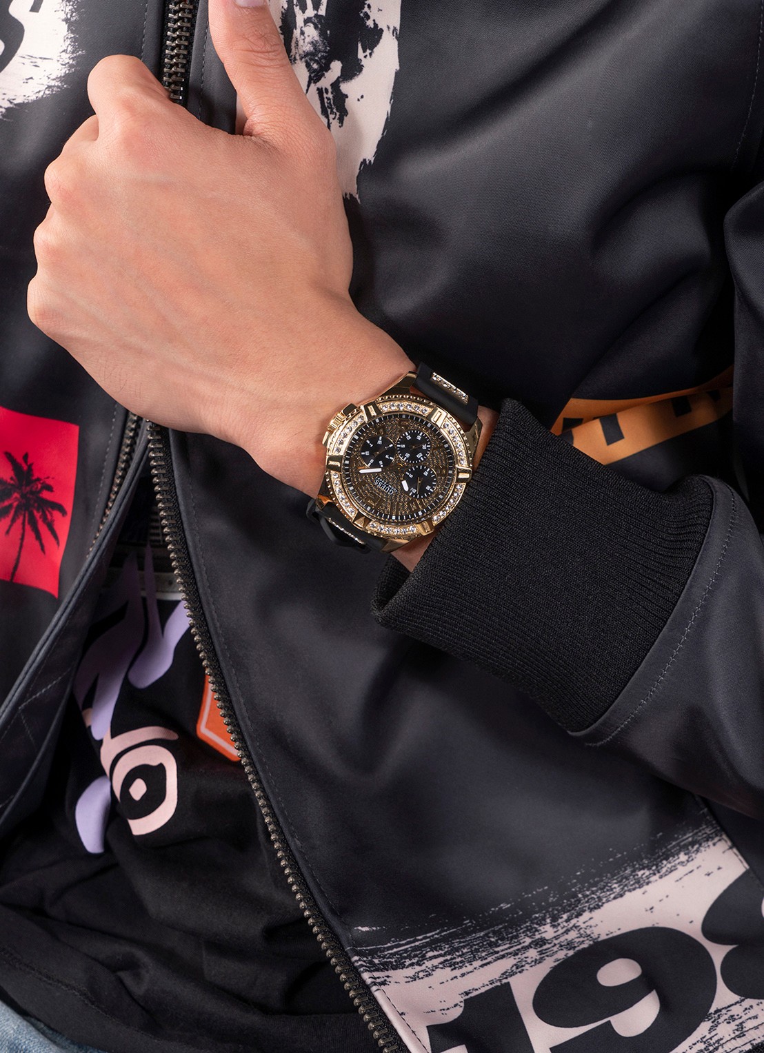 GUESS Frontier horloge W1132G1 - detail 2 goud