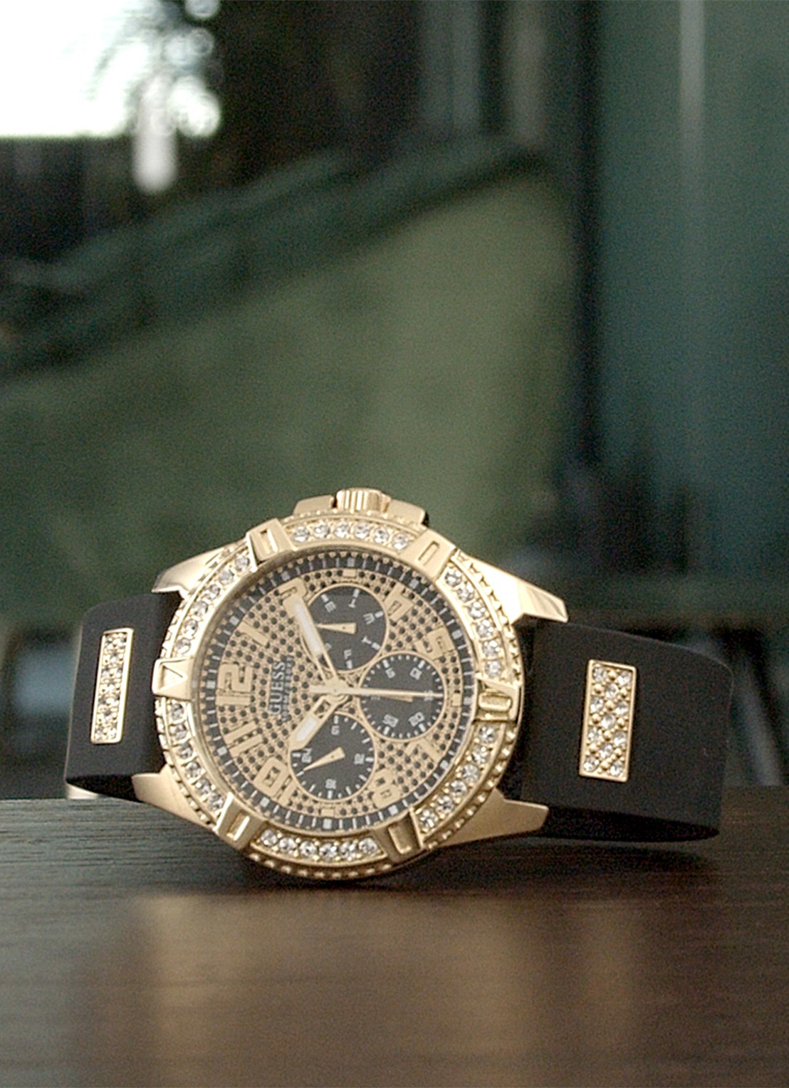 GUESS Frontier horloge W1132G1 - detail 4 goud