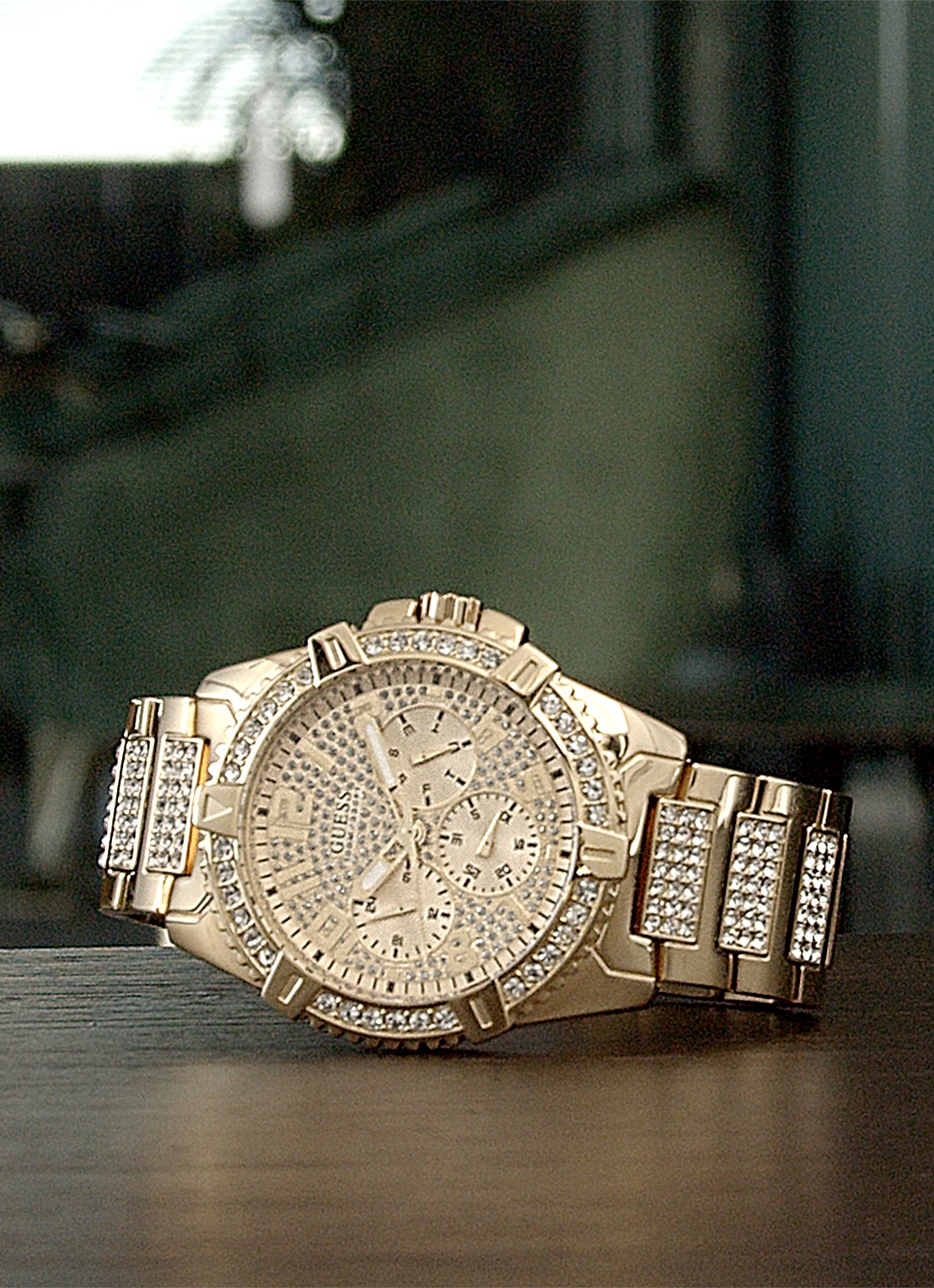 GUESS Frontier Sport Steel horloge W0799G2 - detail 4 goud