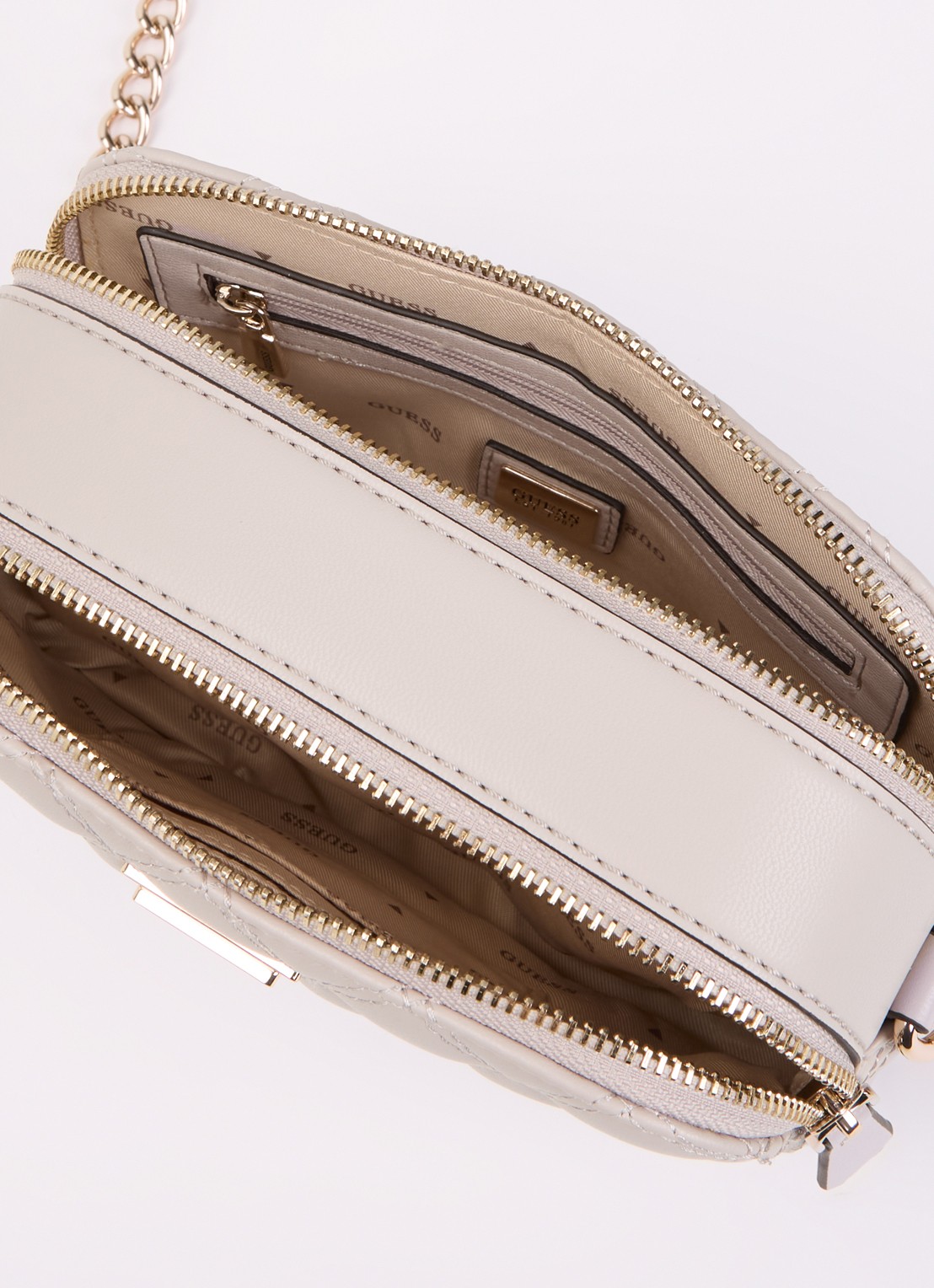GUESS Giully ll crossbodytas met quilt patroon - detail 3 donkerbeige