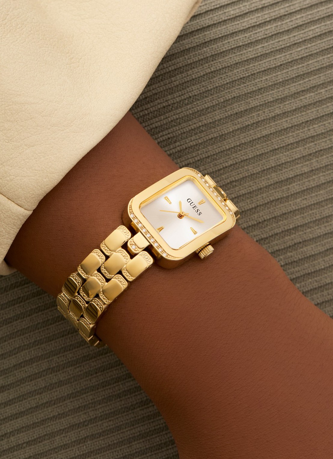 GUESS Isla horloge GW0865L2 - detail goud